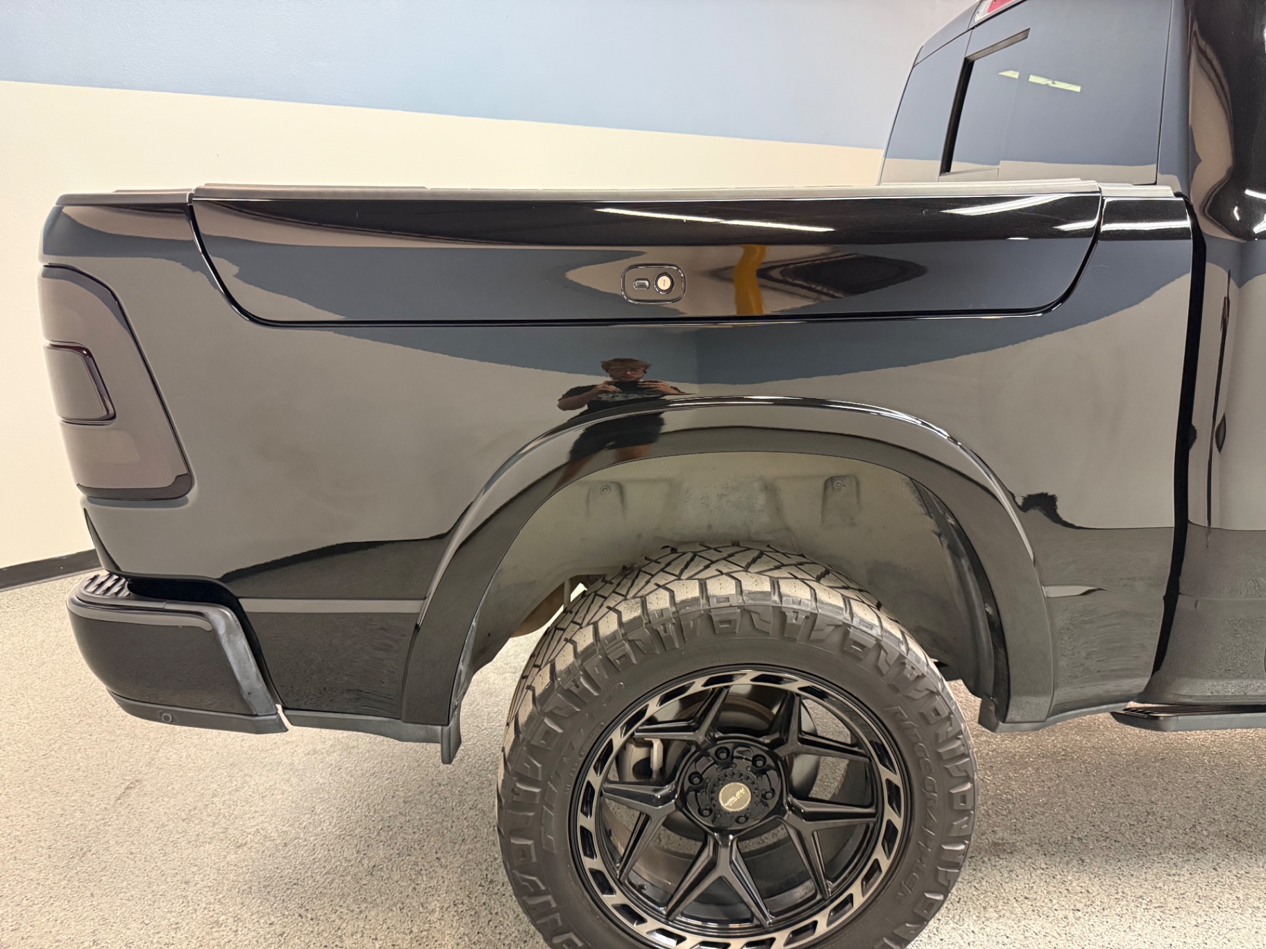 Vehicle photo 17