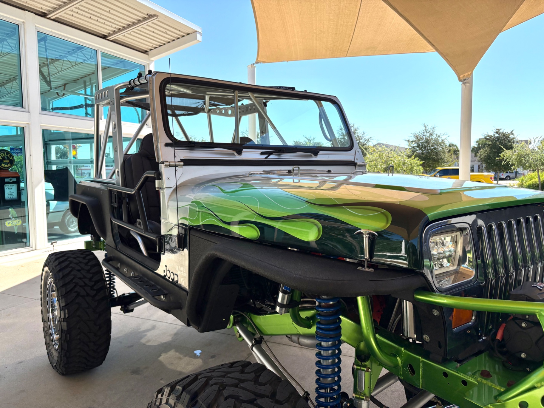Vehicle photo 18