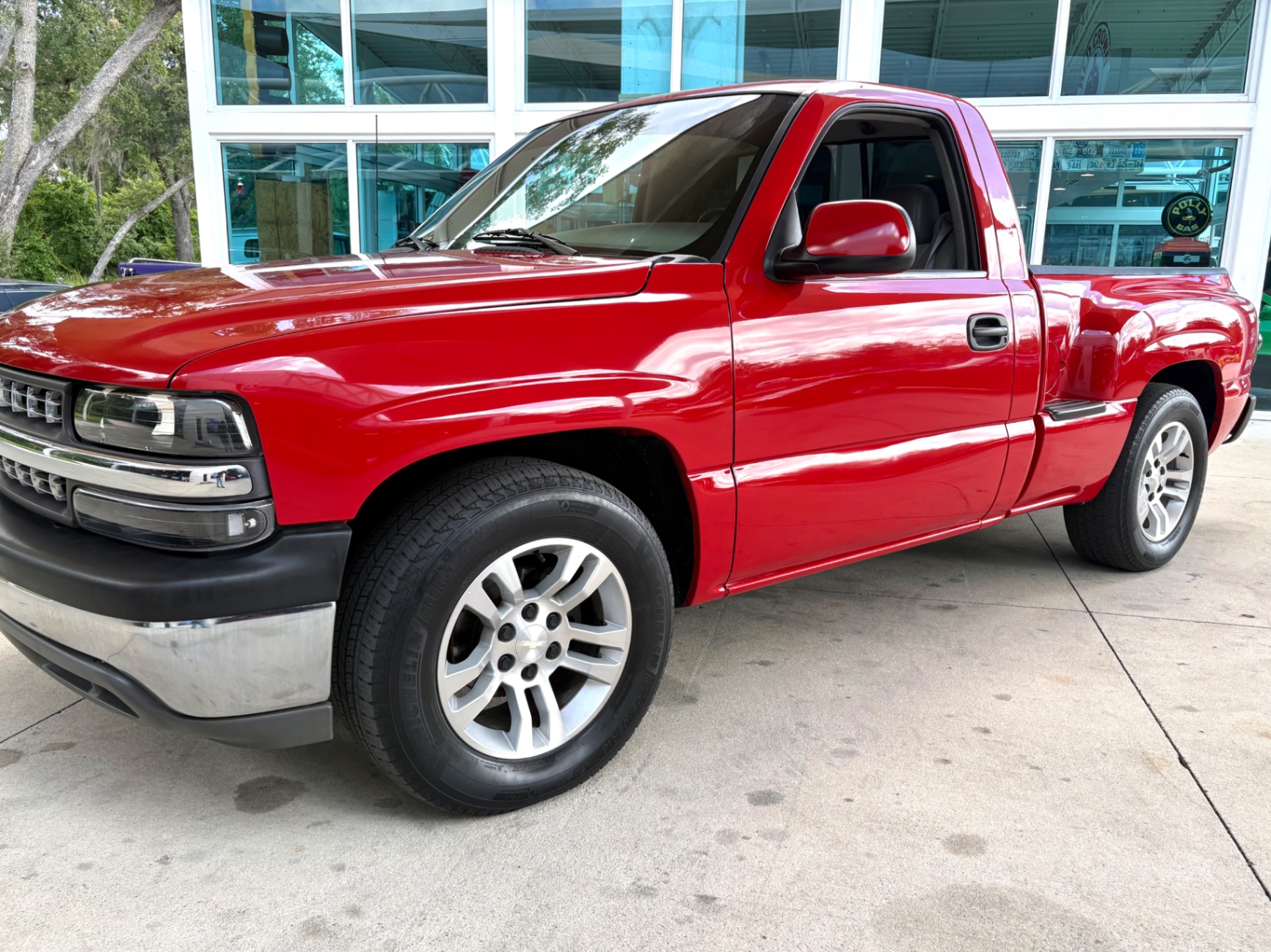 Vehicle photo 12