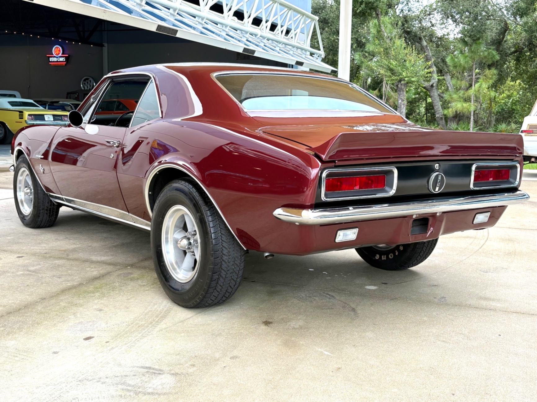 Vehicle photo 8