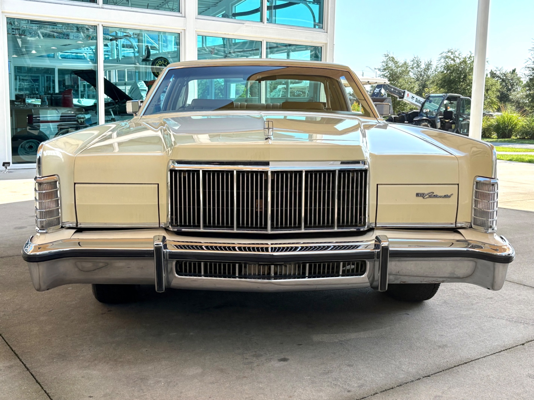 Vehicle photo 2