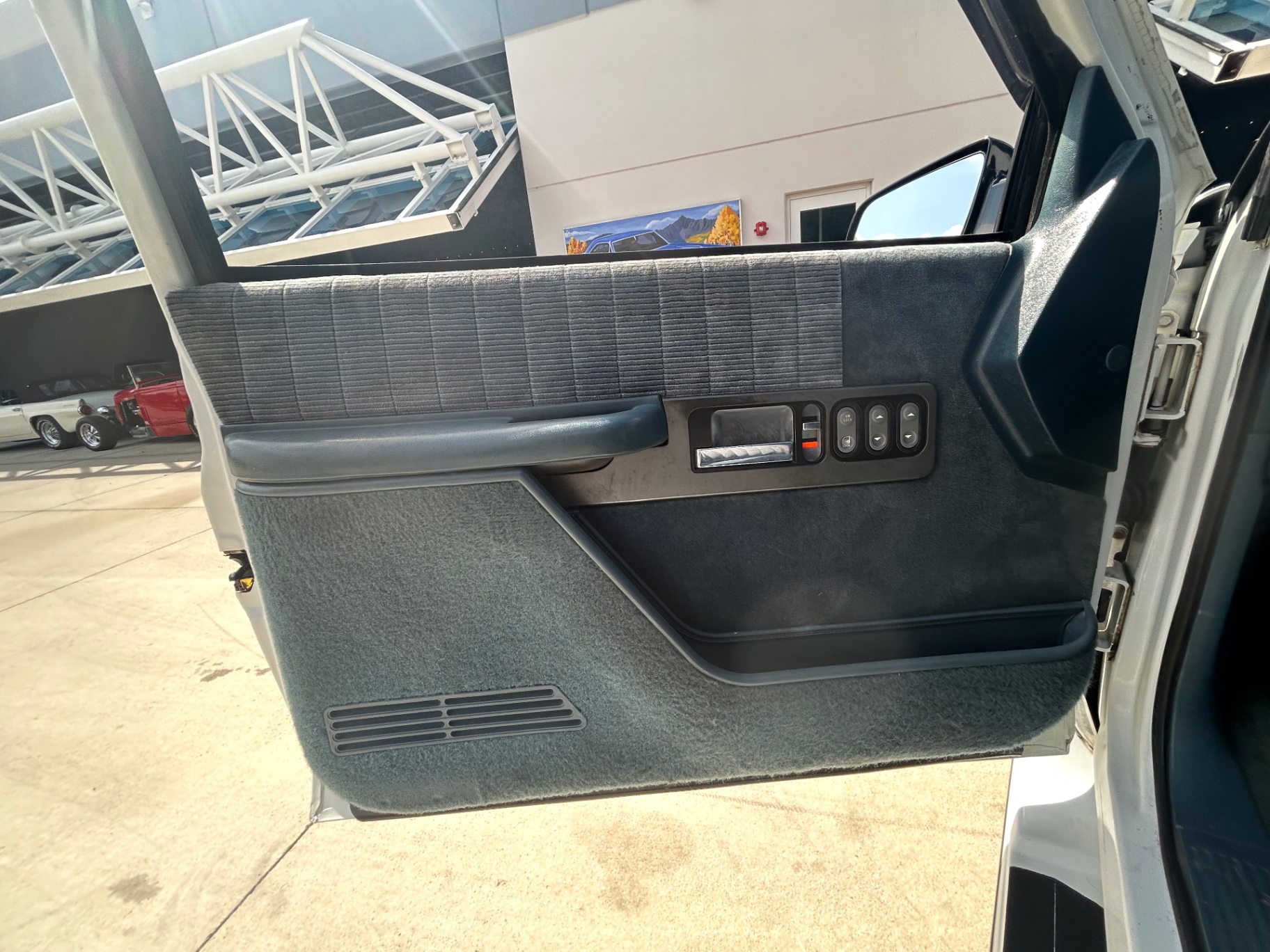 Vehicle photo 20