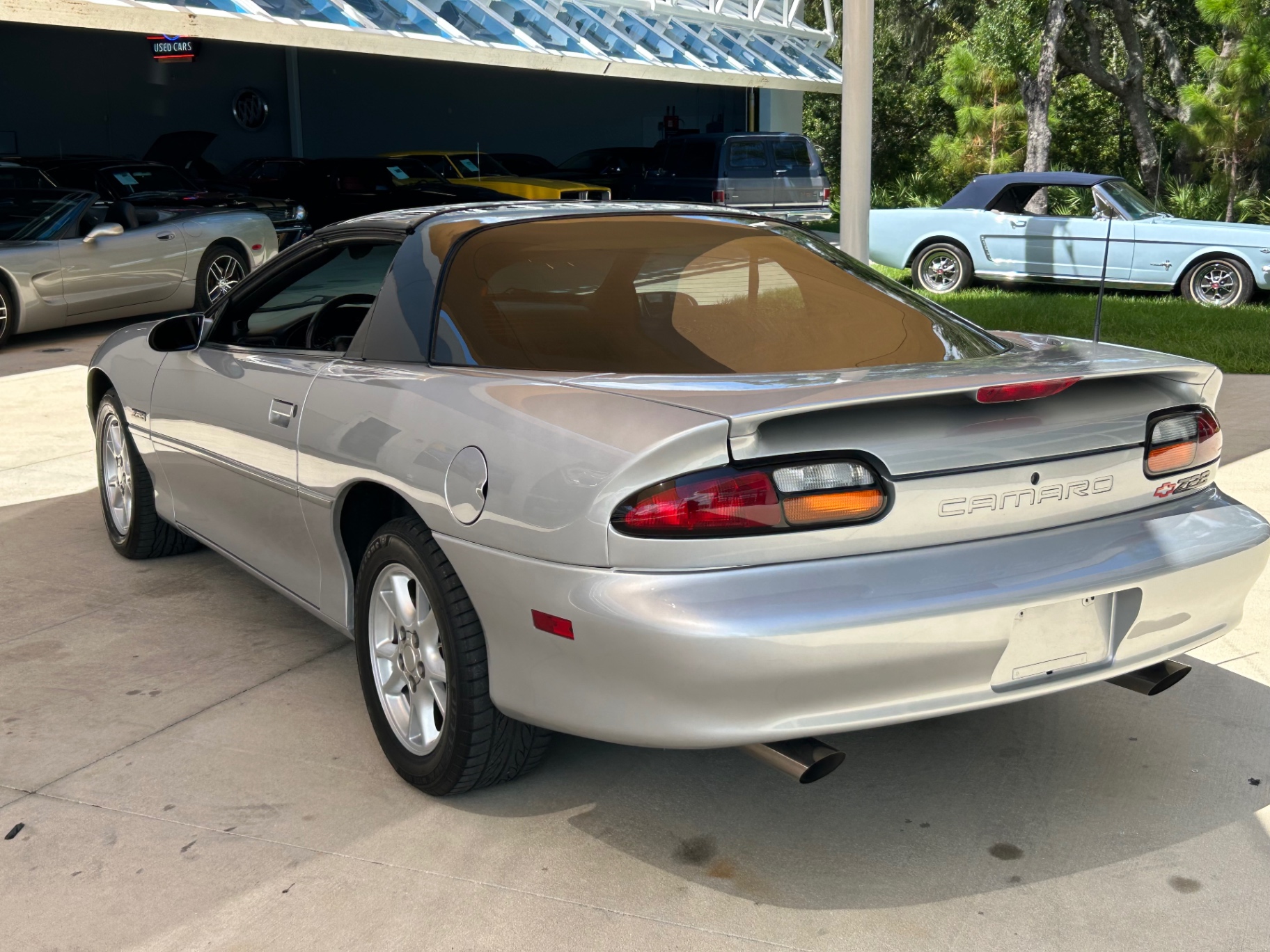 Vehicle photo 10