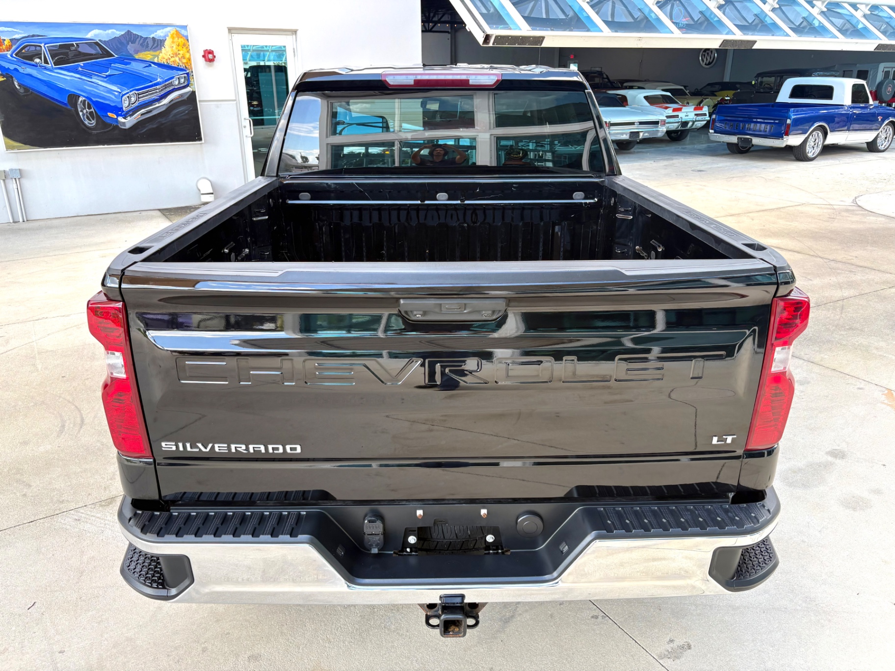 Vehicle photo 7