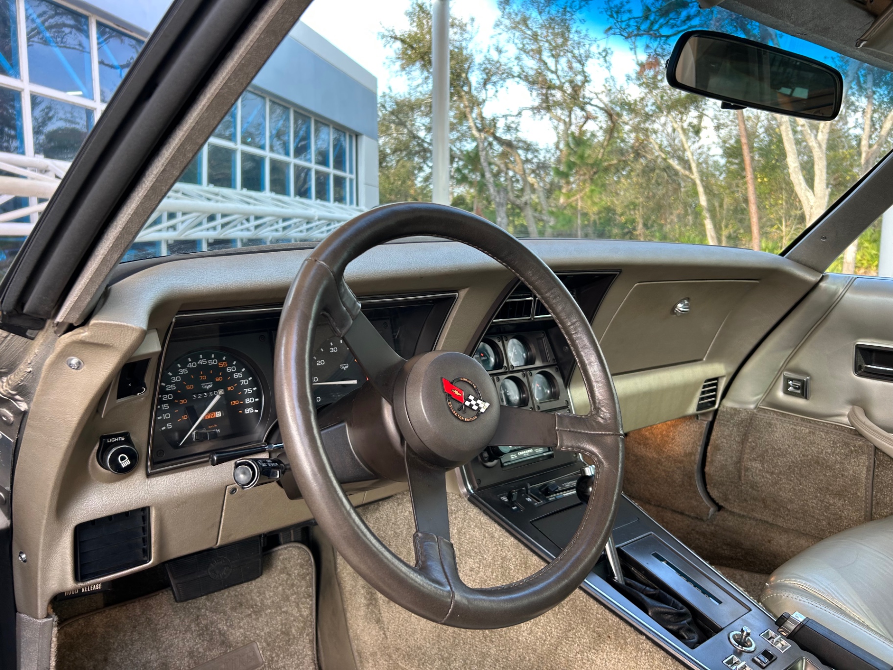 Vehicle photo 33