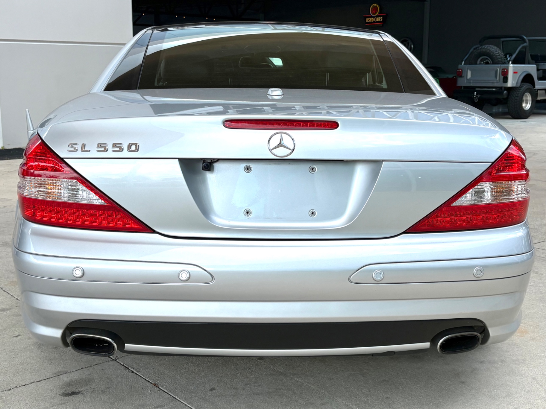 Vehicle photo 23