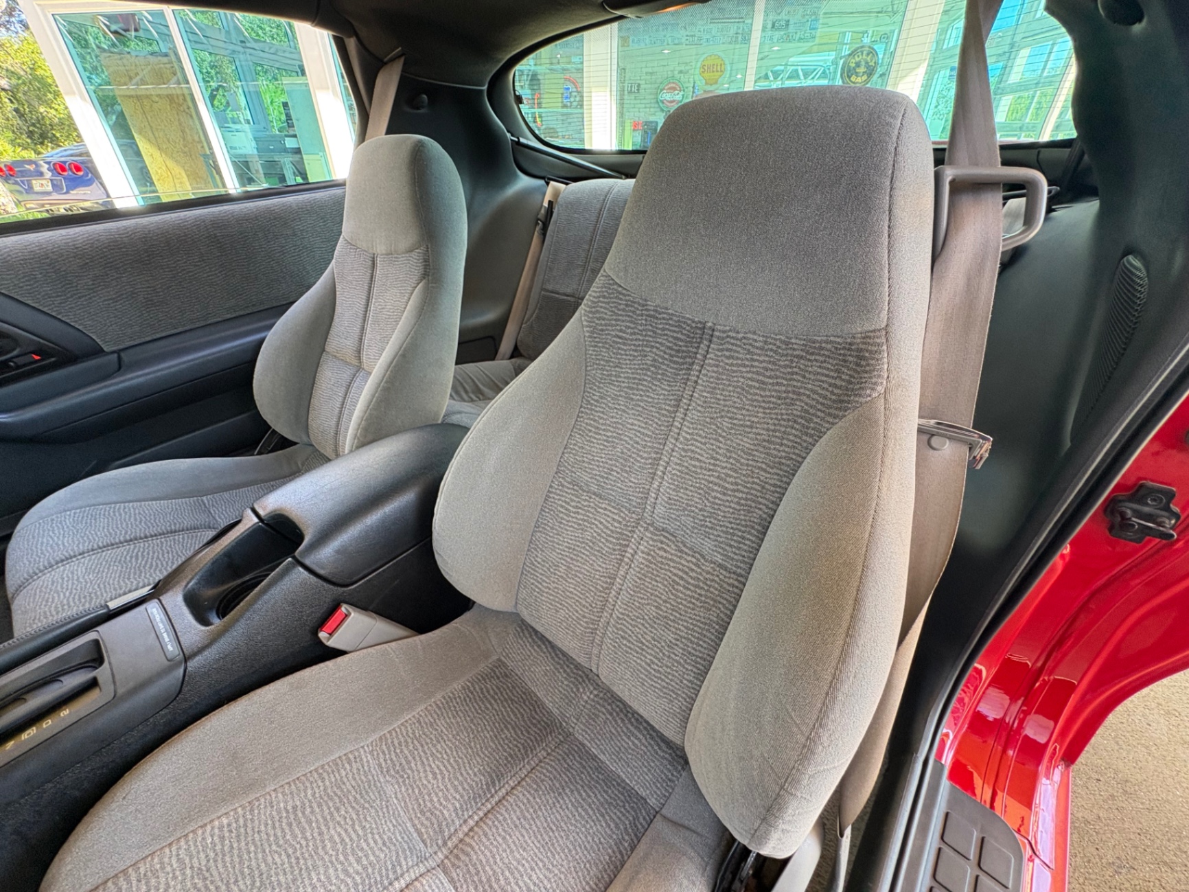 Vehicle photo 34