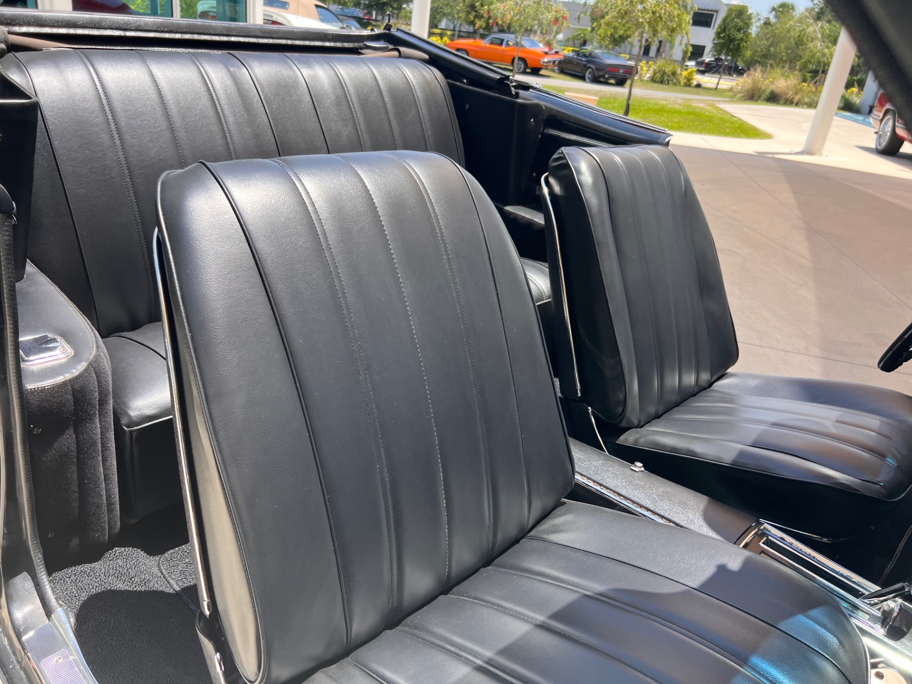 Vehicle photo 32