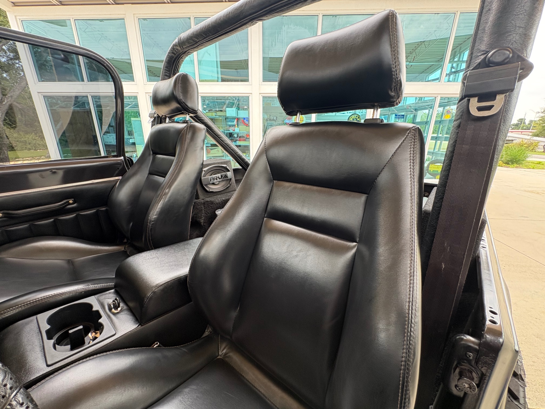 Vehicle photo 34