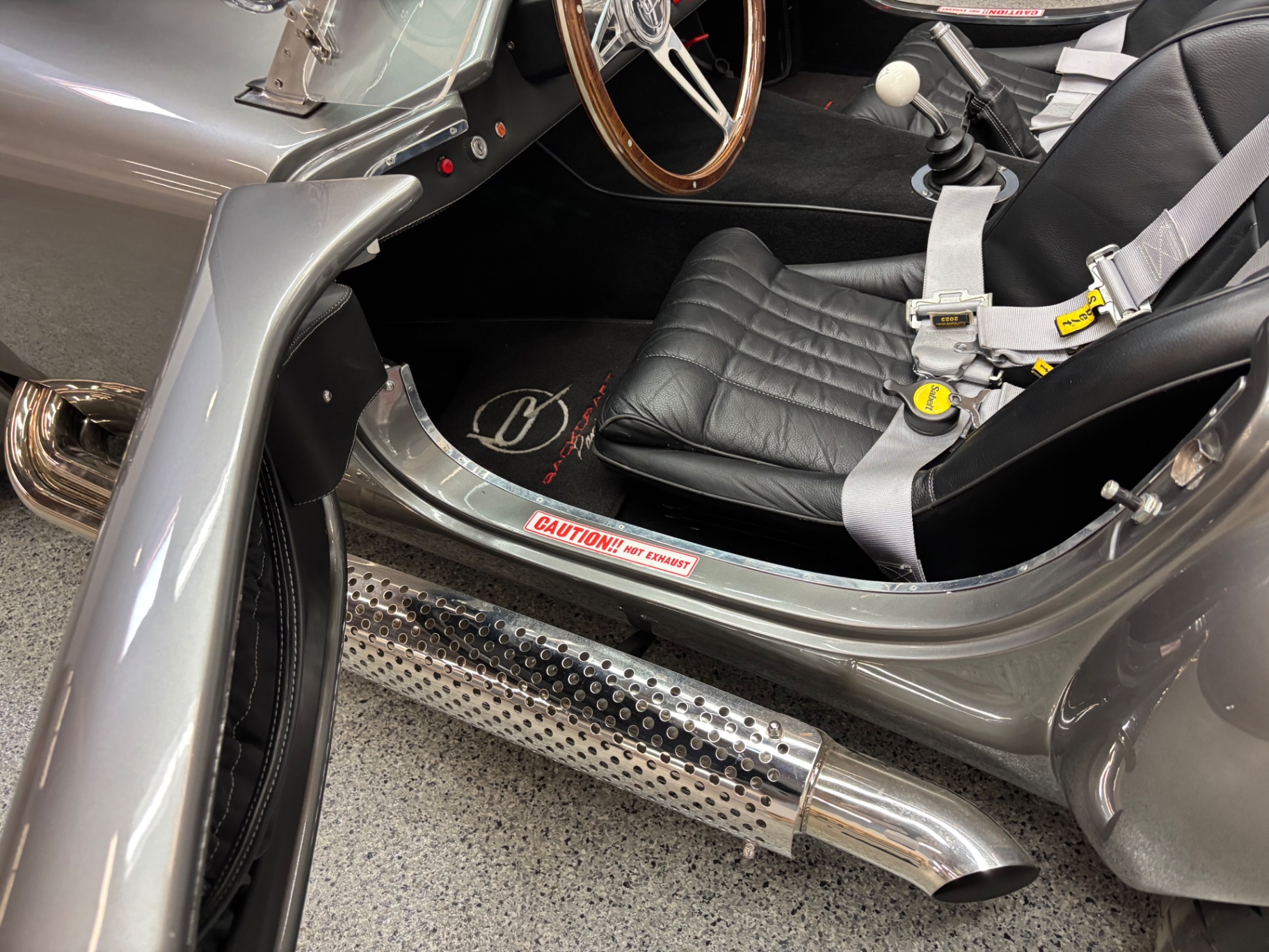 Vehicle photo 33