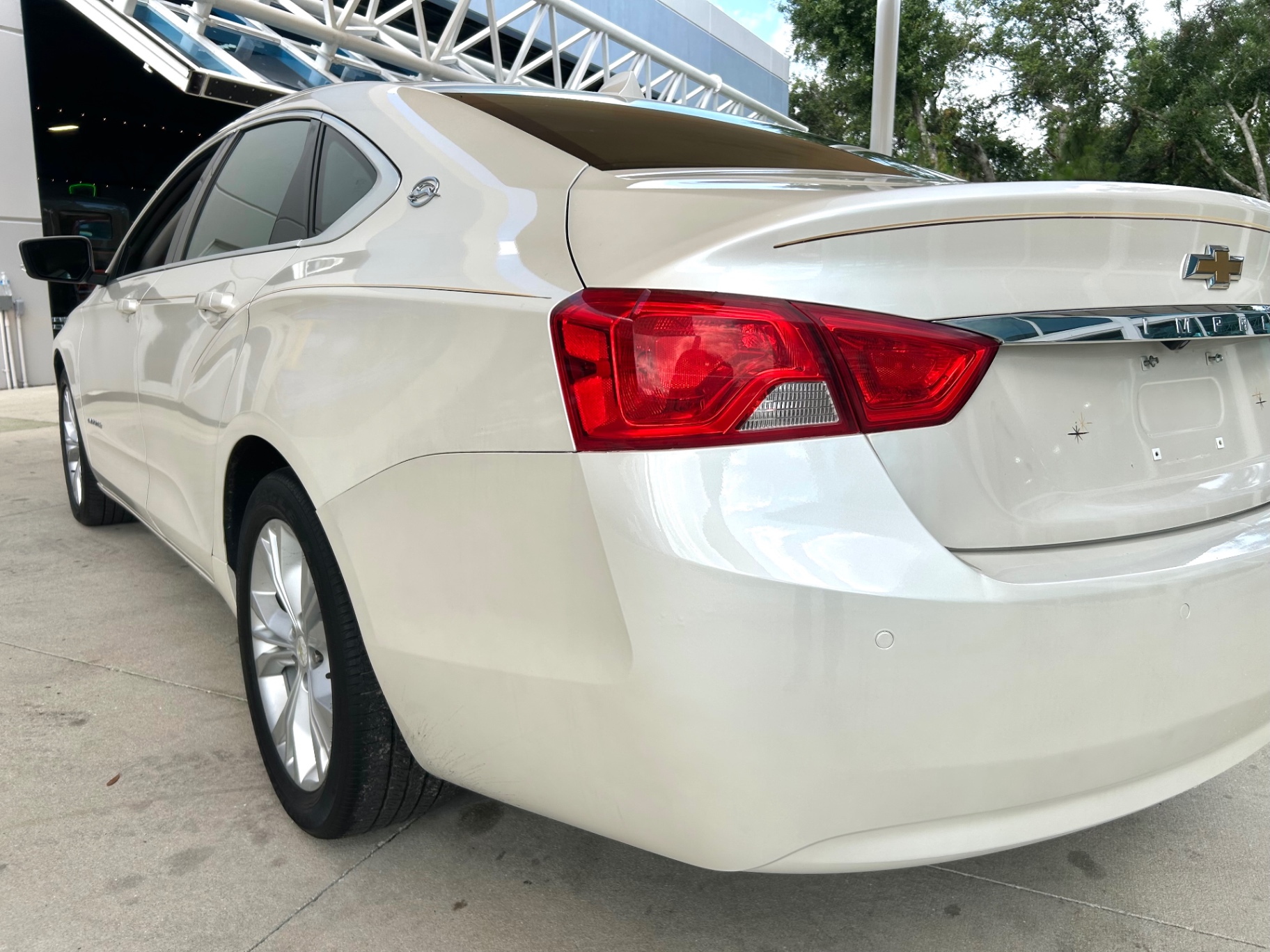 Vehicle photo 13