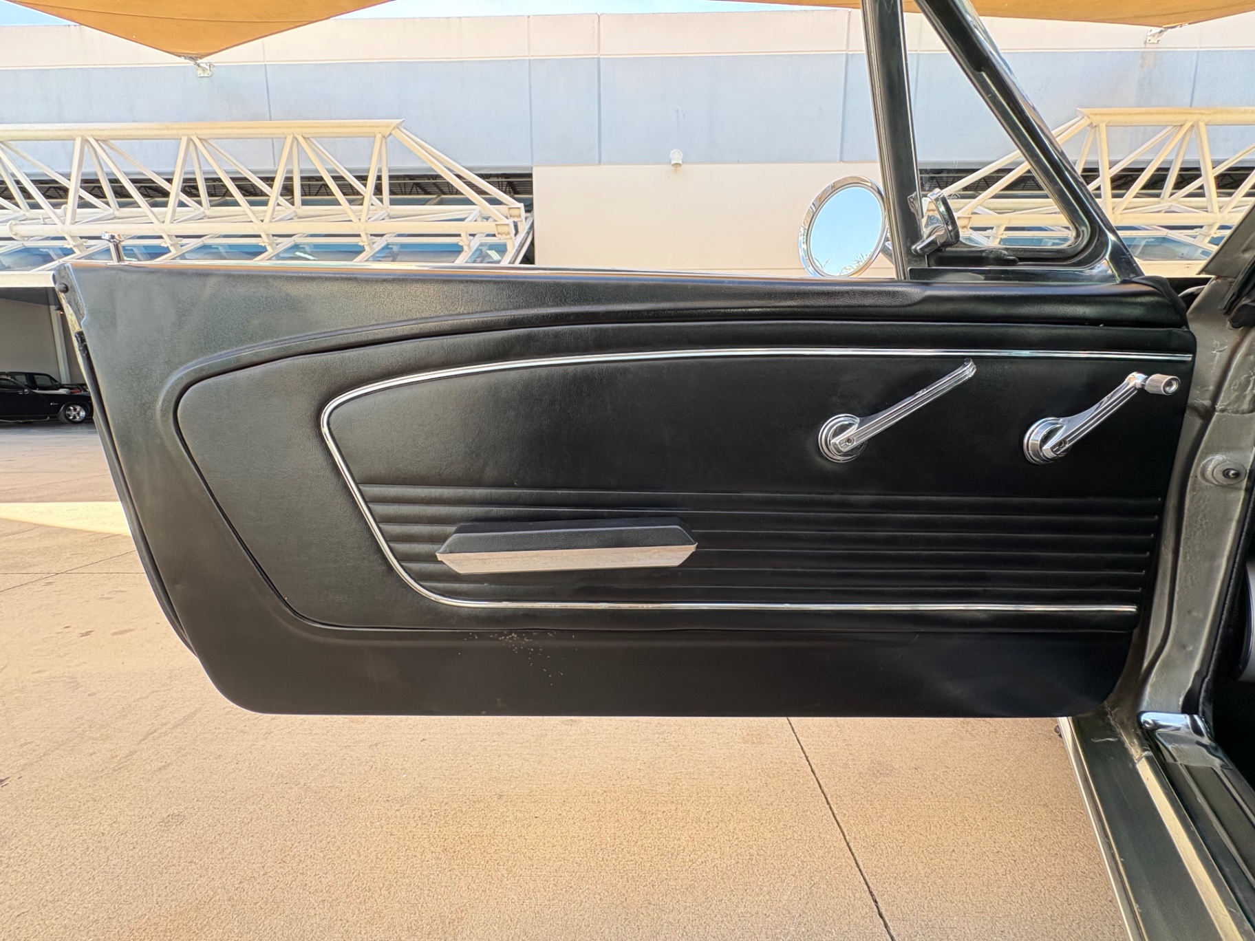 Vehicle photo 32
