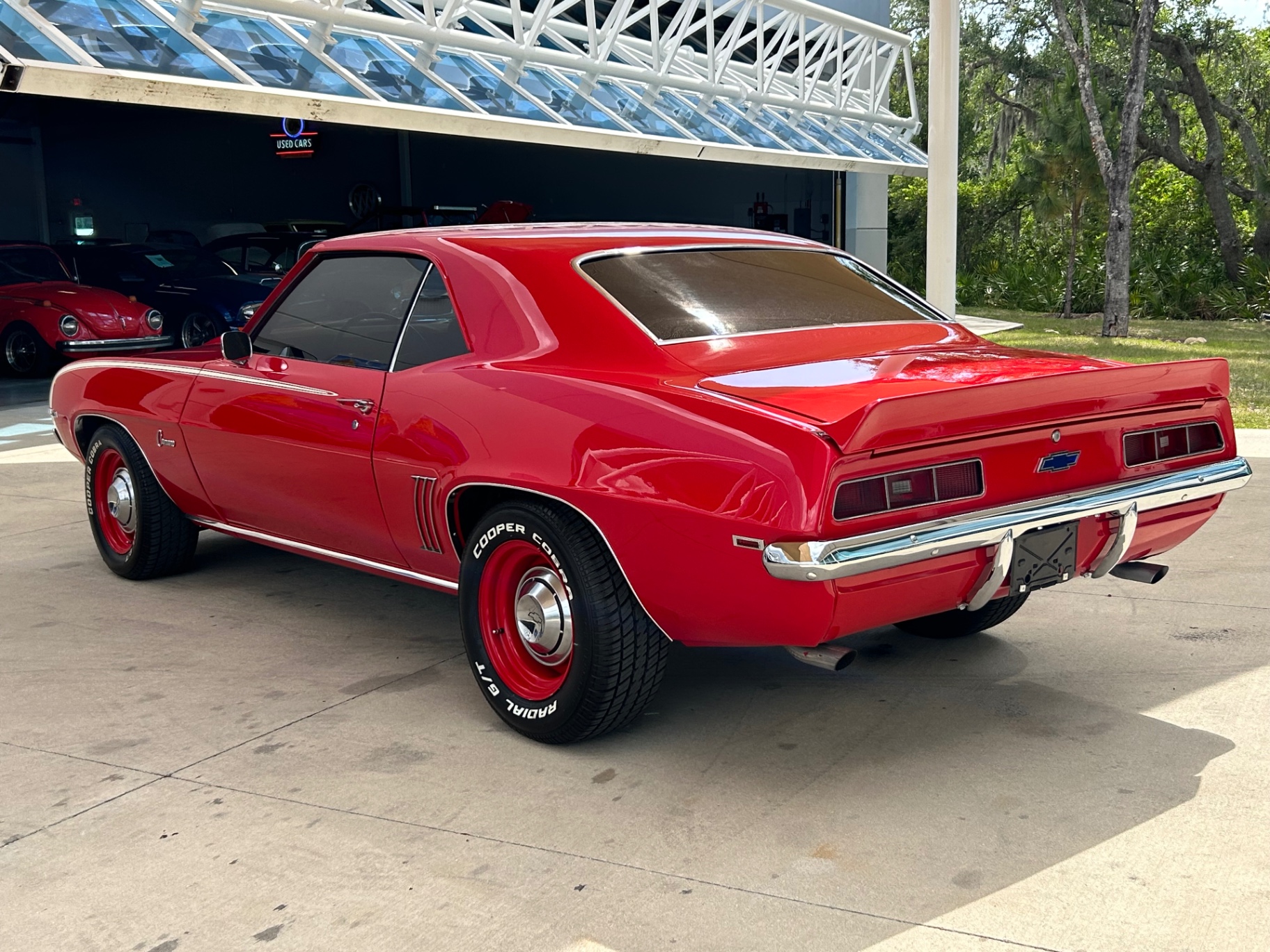 Vehicle photo 10