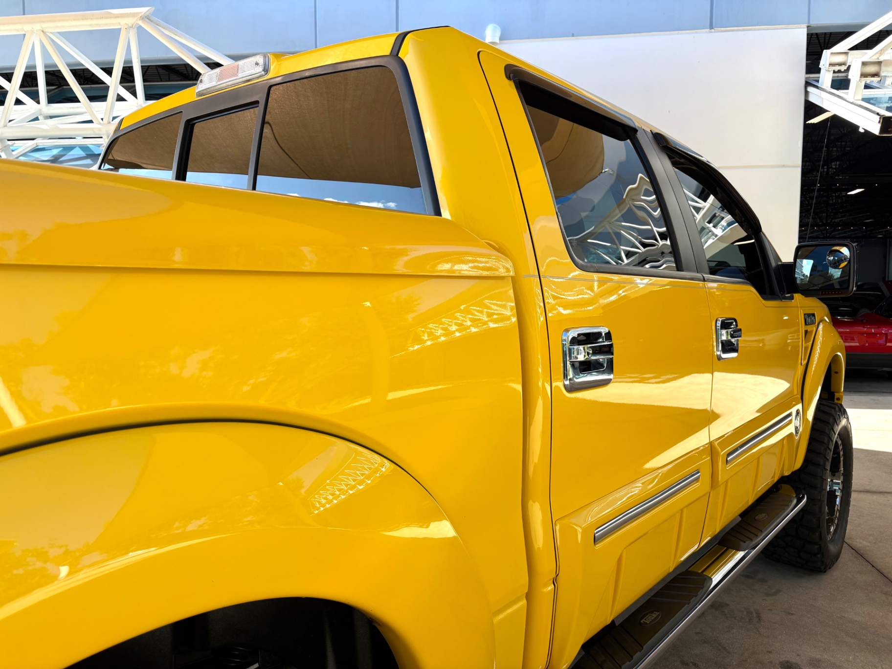 Vehicle photo 16