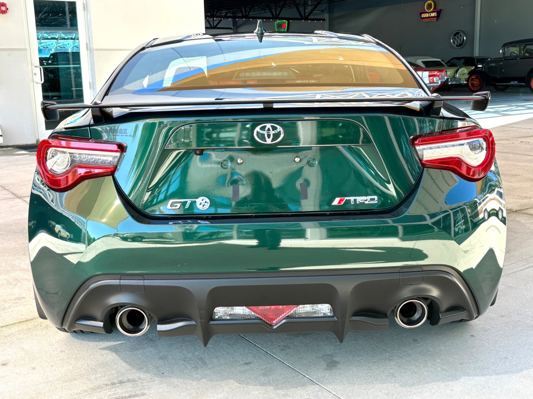 Vehicle photo 6