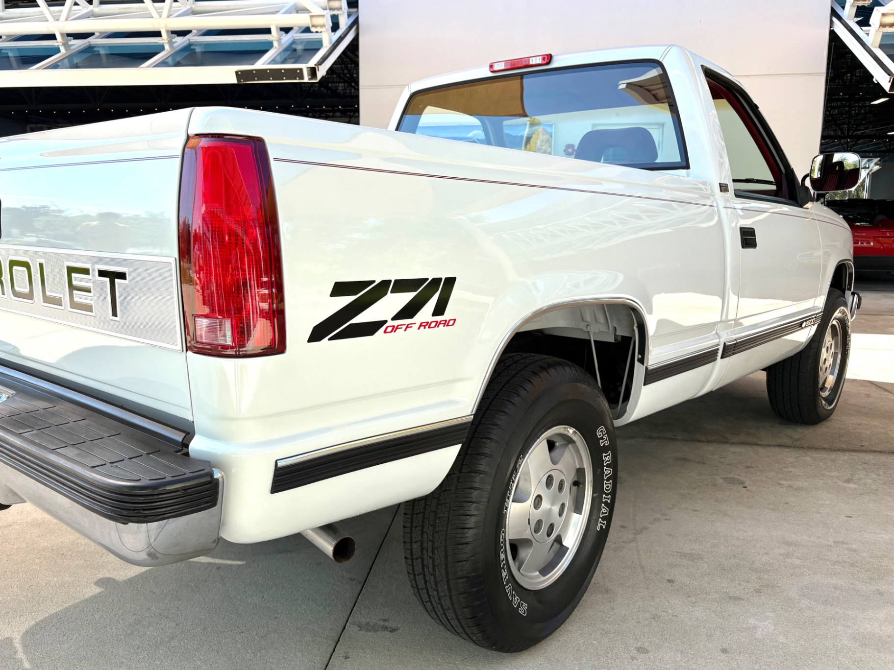 Vehicle photo 15