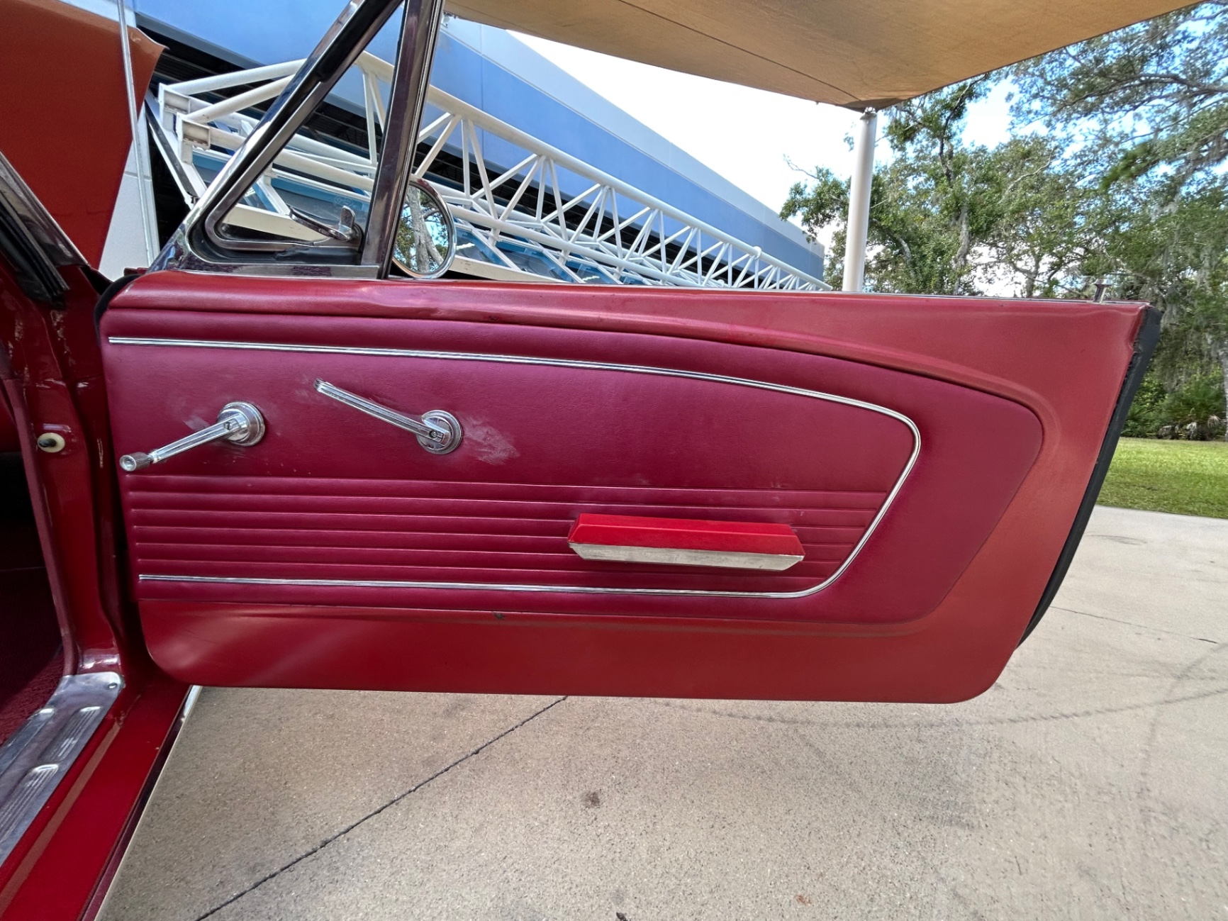 Vehicle photo 26
