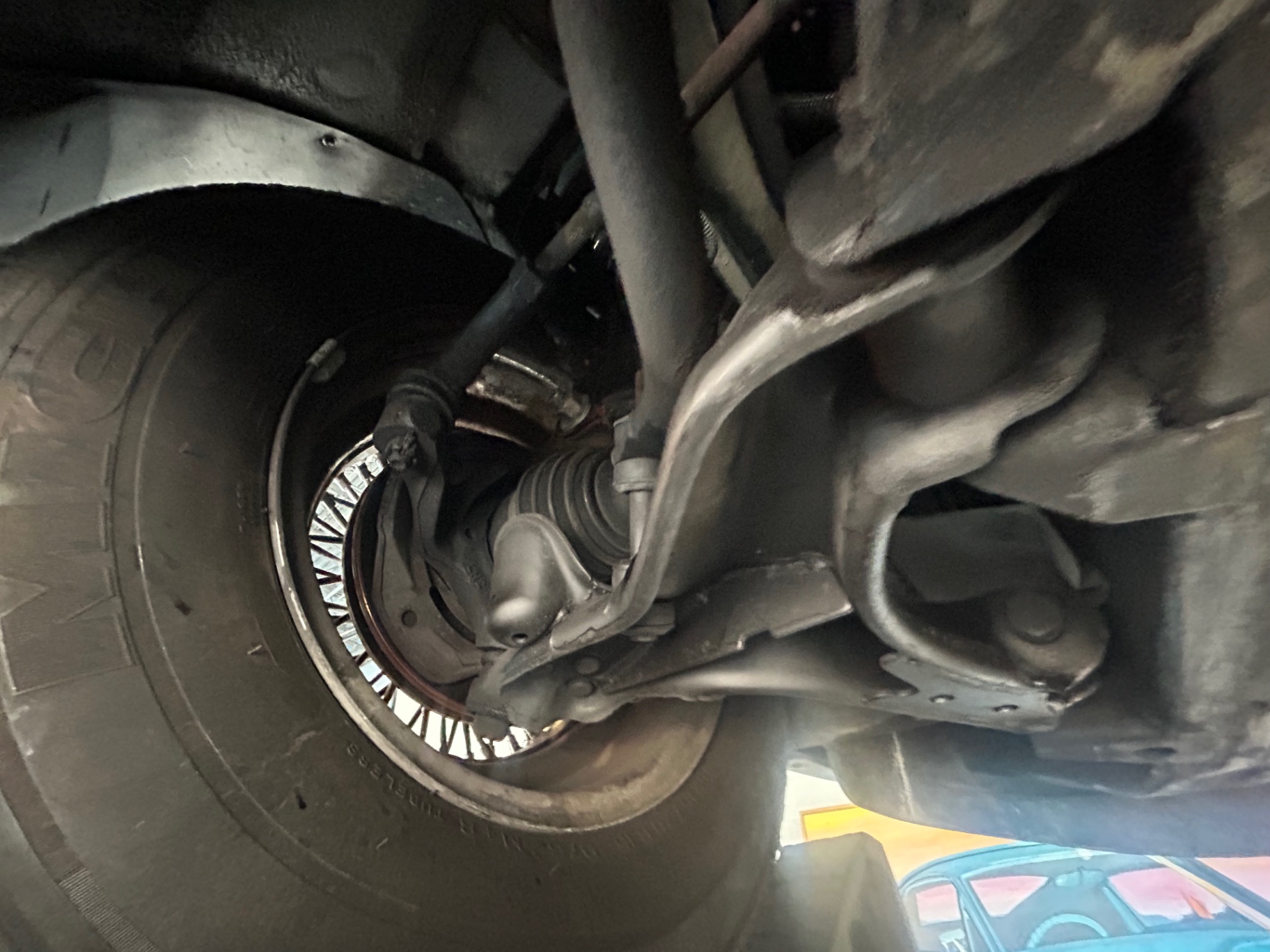 Vehicle photo 32