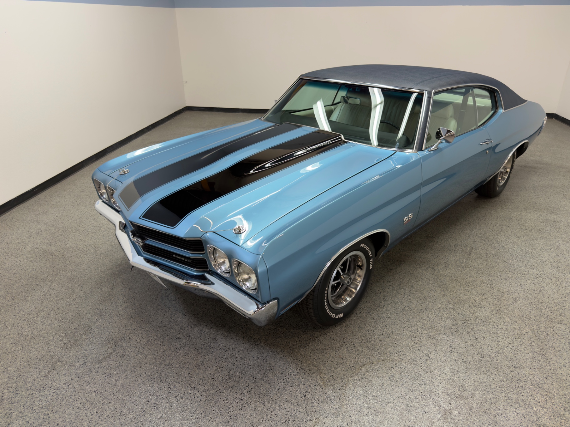 Vehicle photo 35