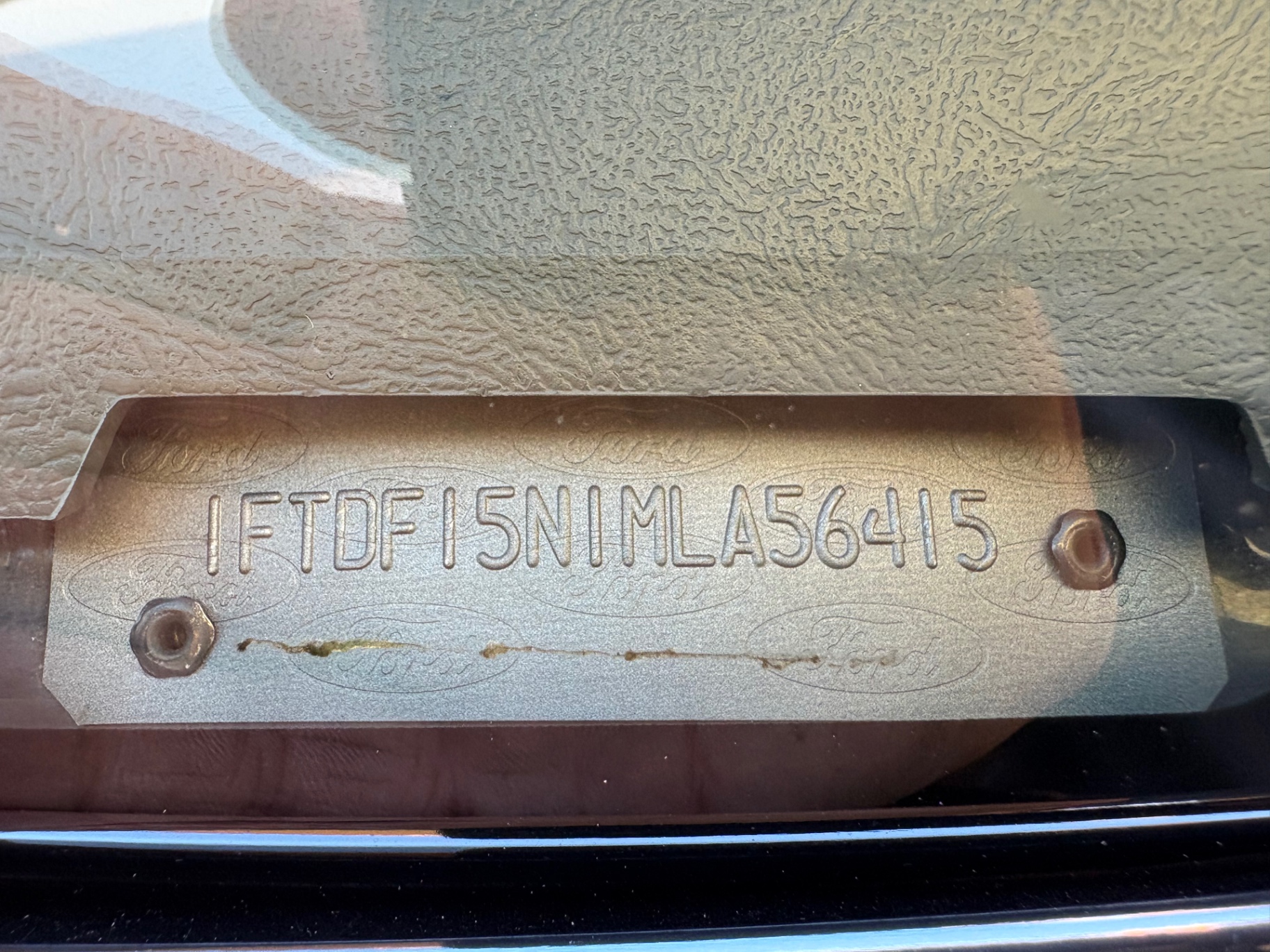 Vehicle photo 23