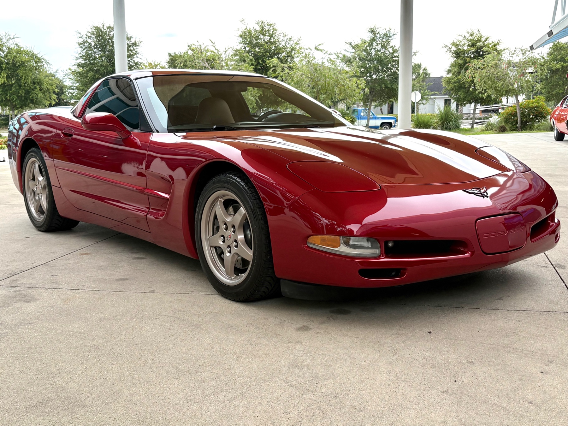 Vehicle photo 5