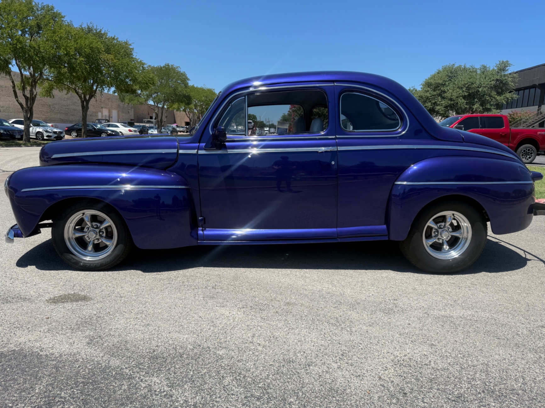 Vehicle photo 4