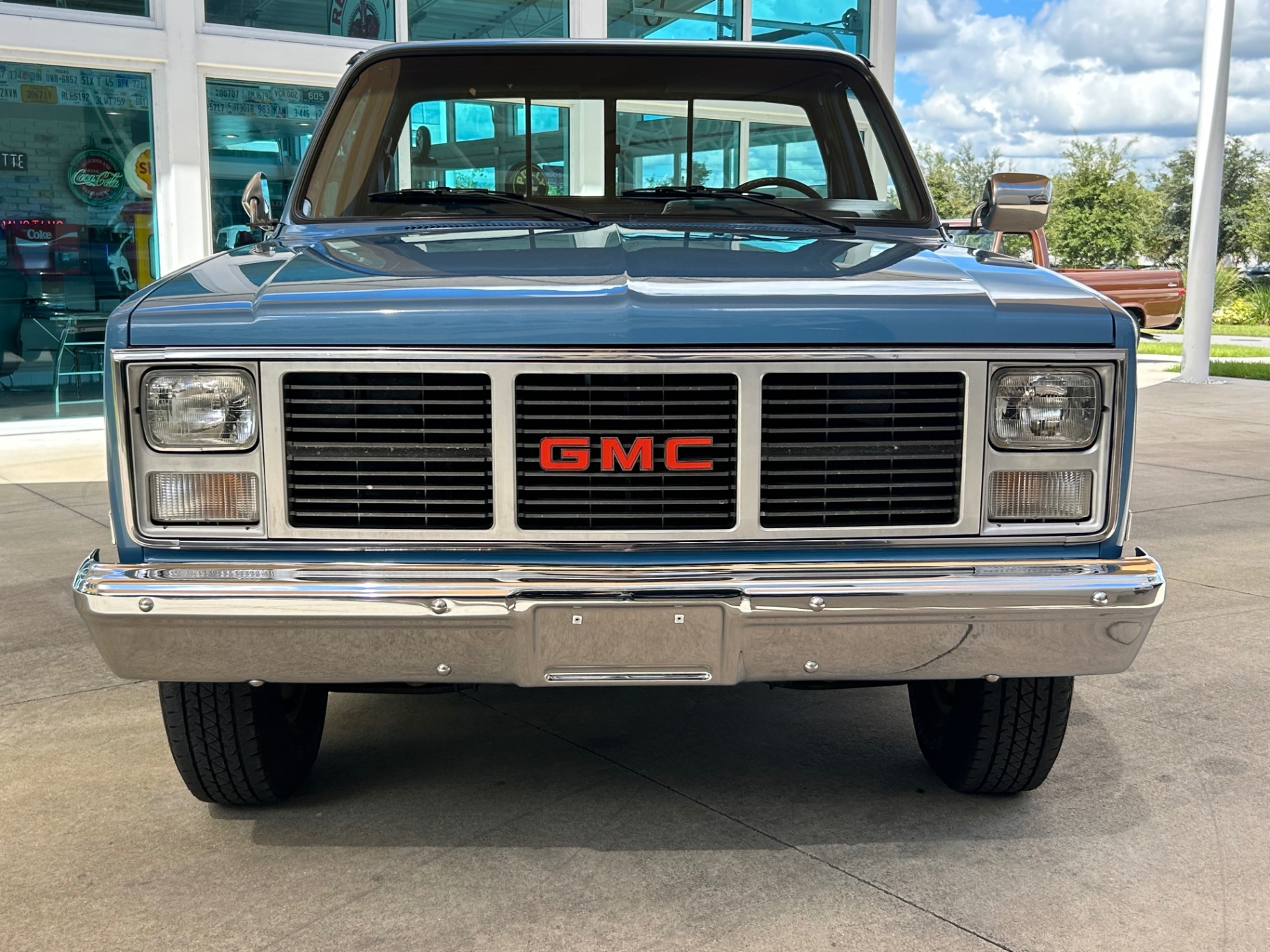 Vehicle photo 2
