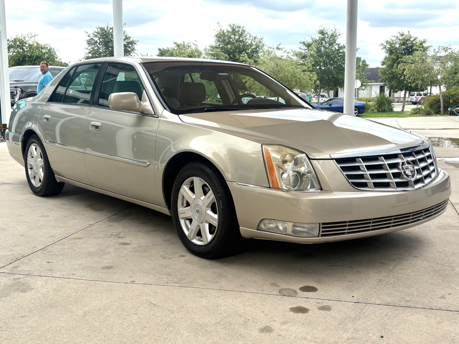 Vehicle photo 4