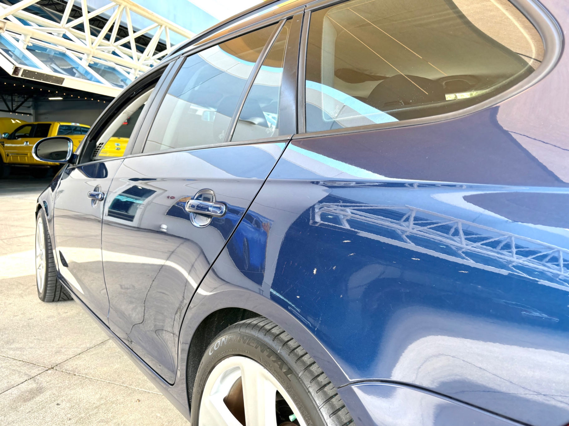 Vehicle photo 14