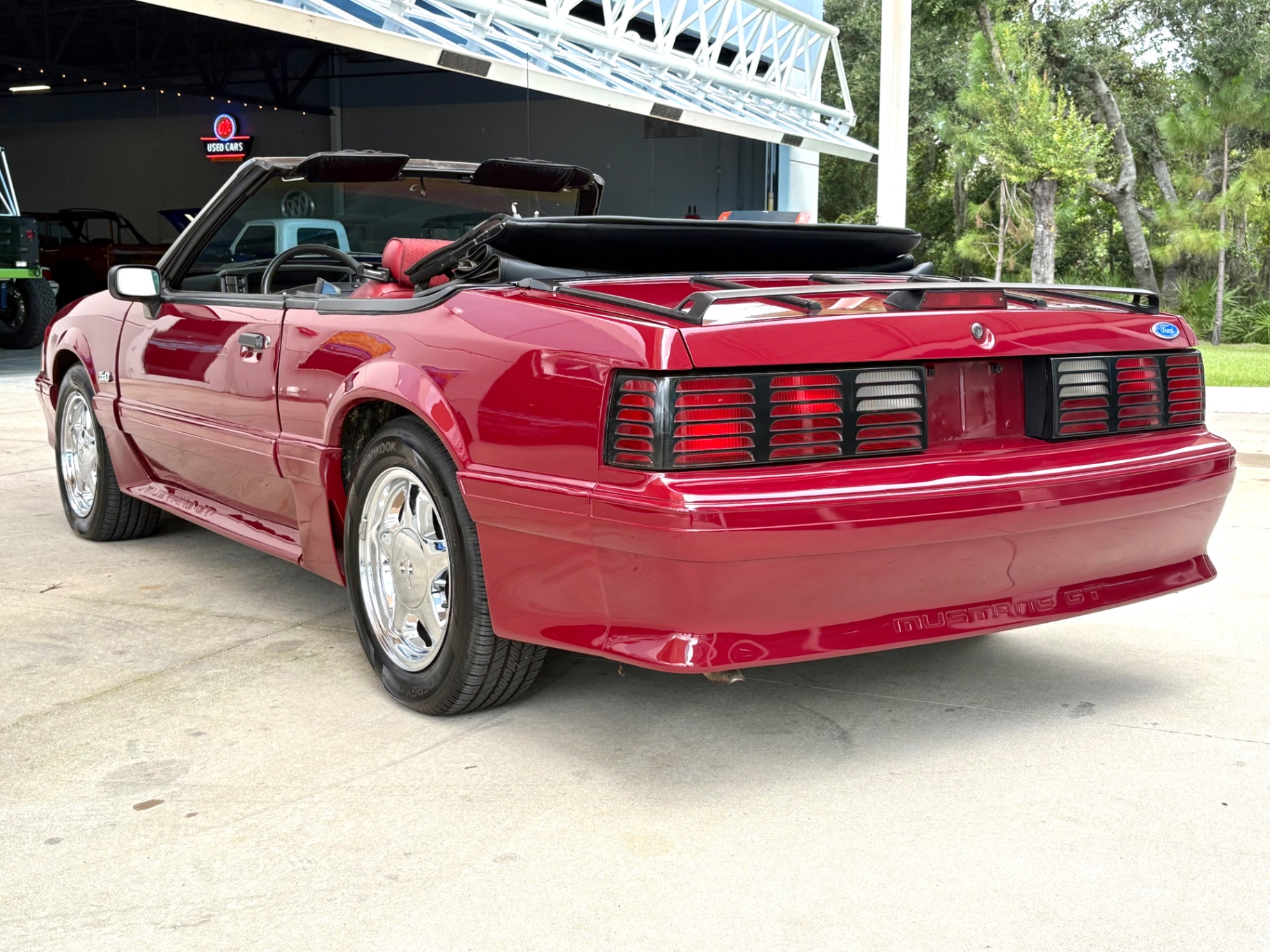 Vehicle photo 8