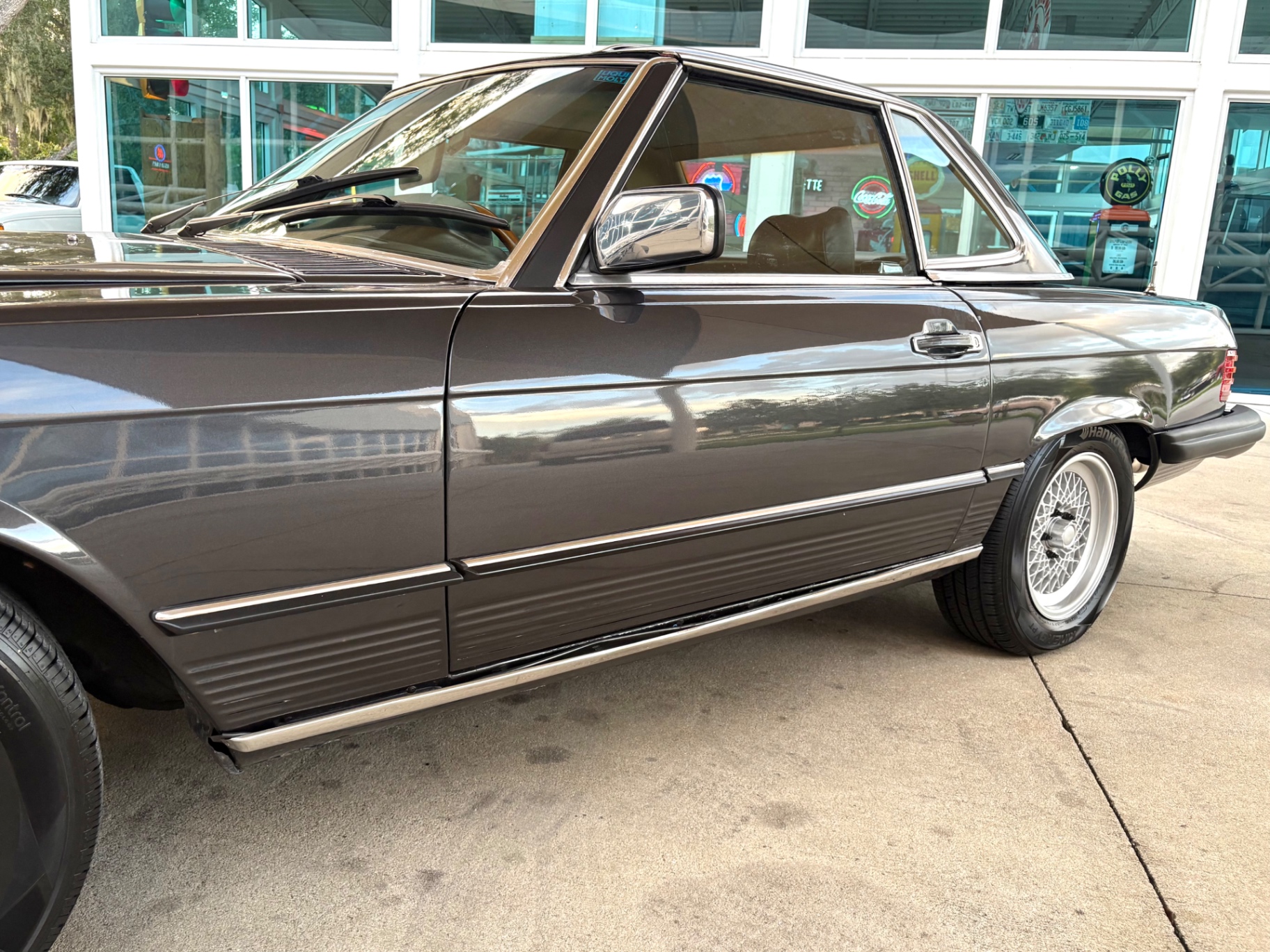 Vehicle photo 13