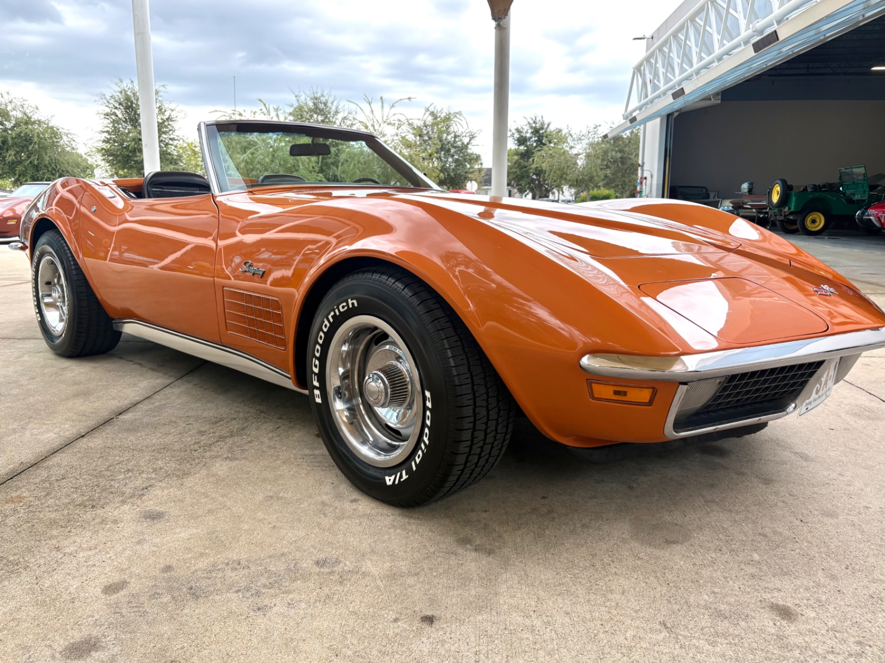 Vehicle photo 19