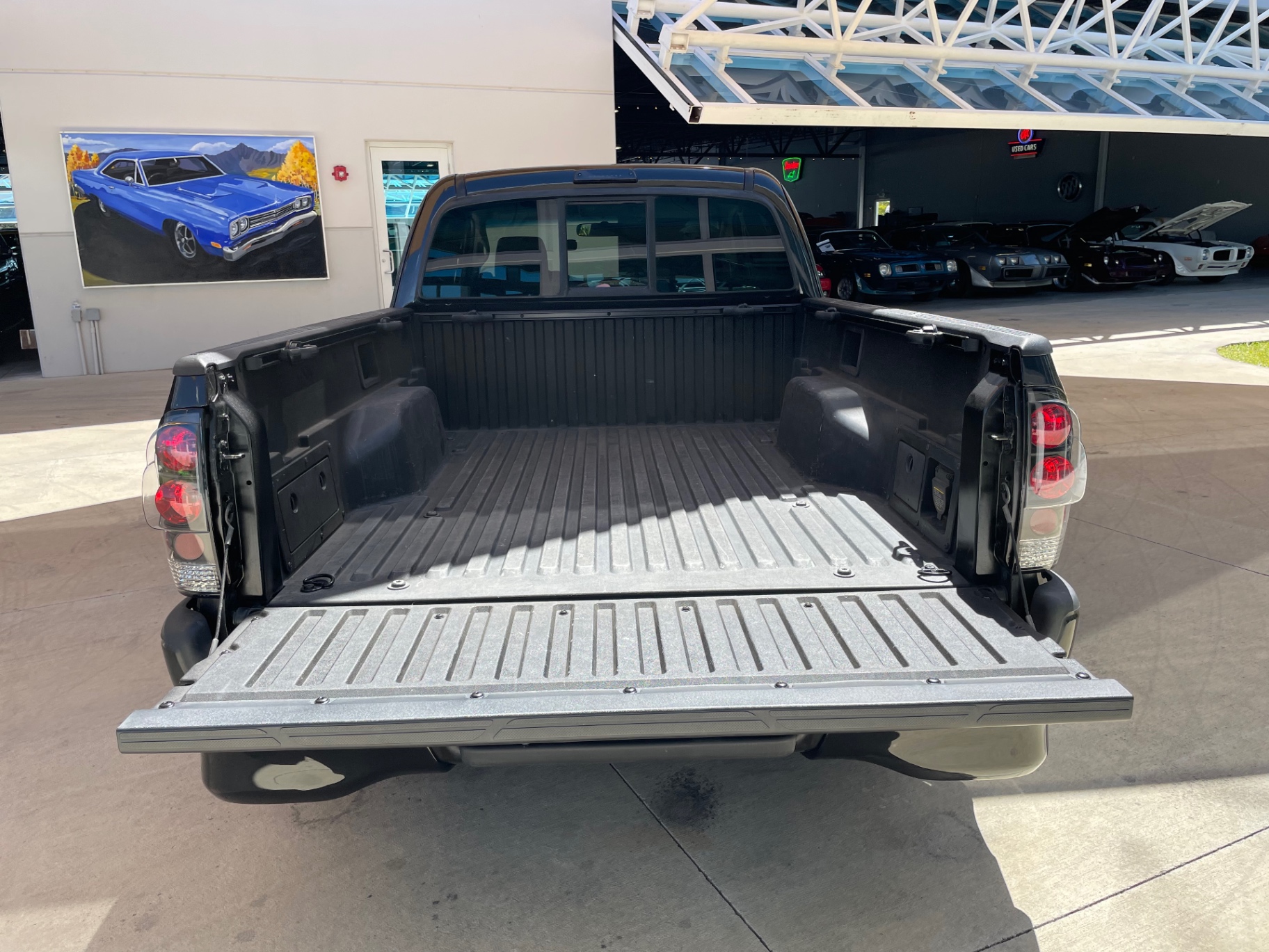 Vehicle photo 3
