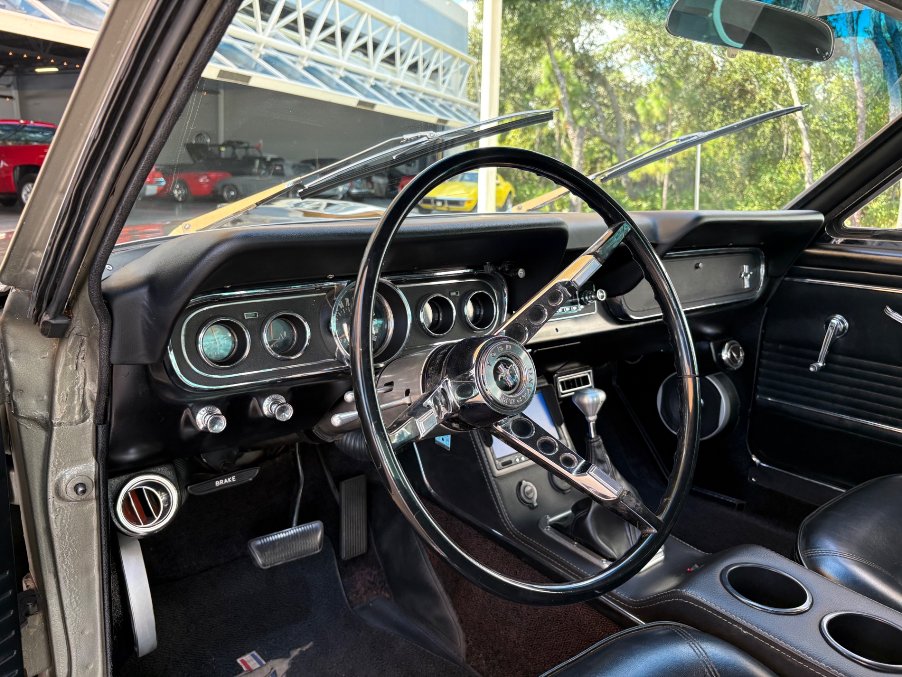 Vehicle photo 33