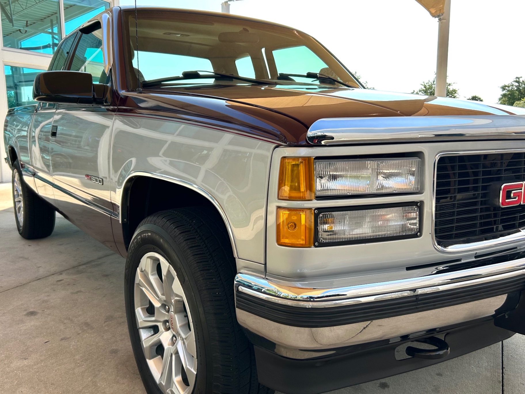 Vehicle photo 18