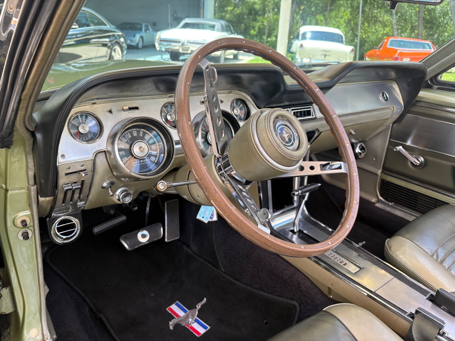Vehicle photo 38