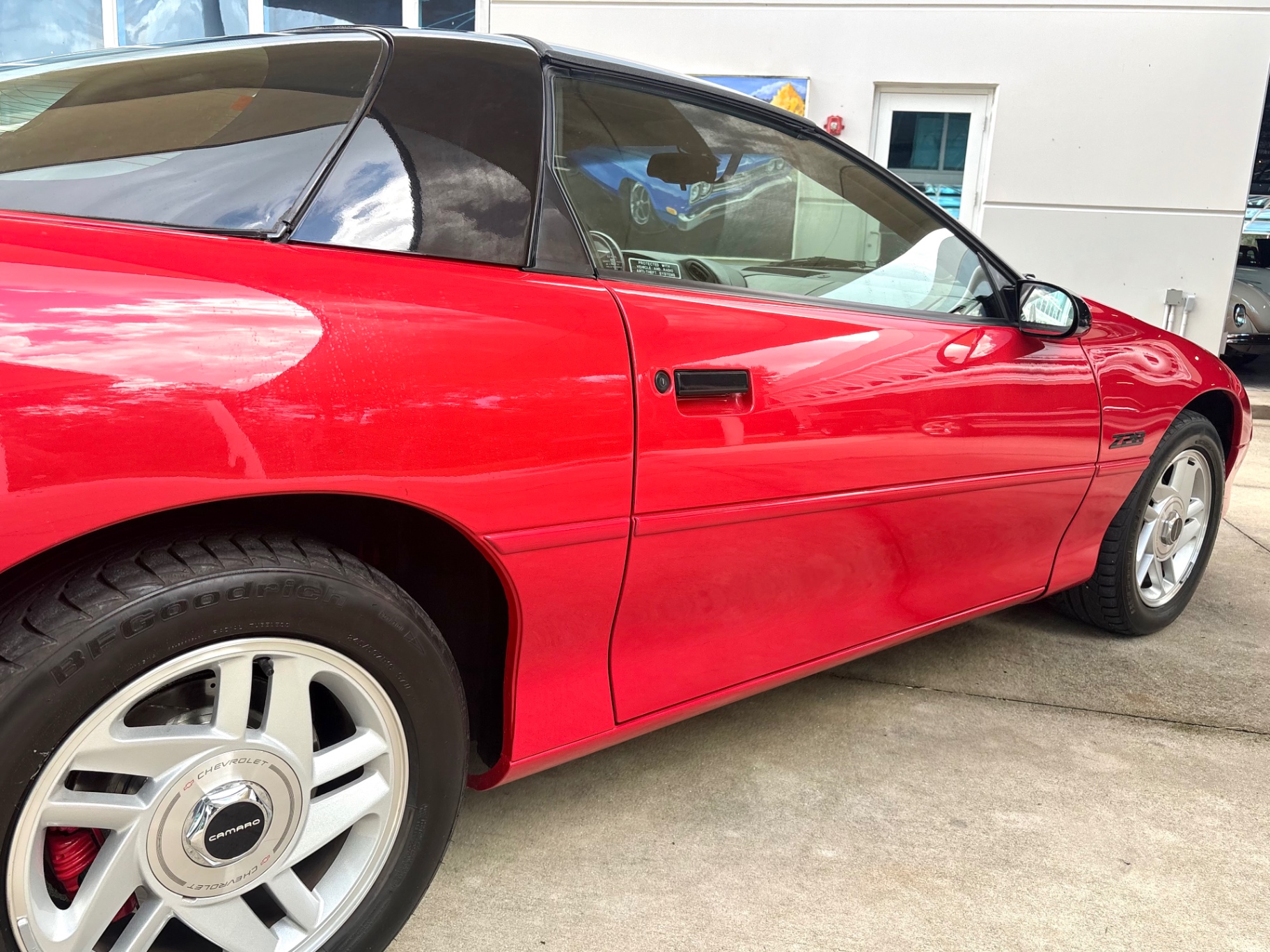 Vehicle photo 17
