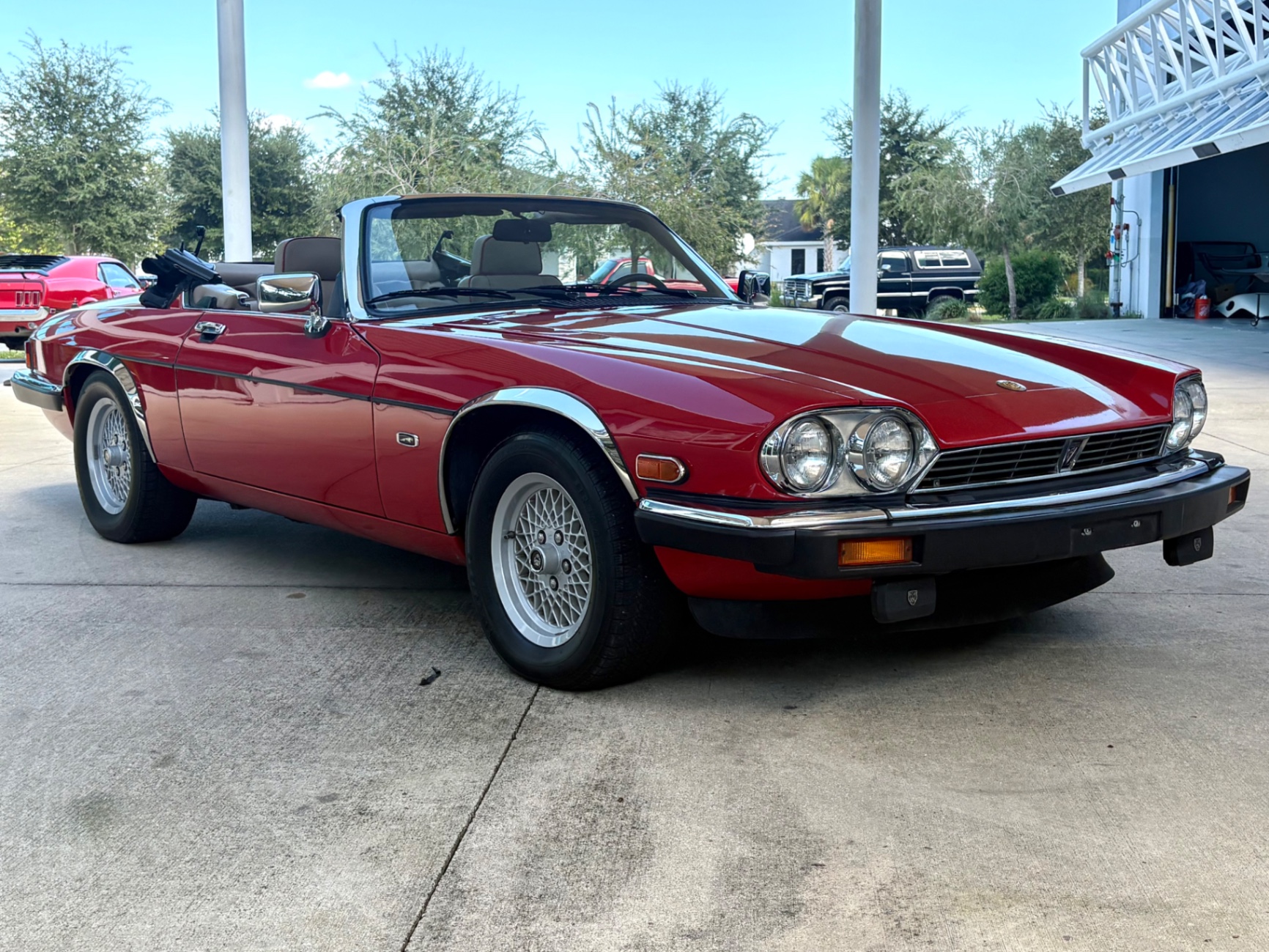 Vehicle photo 4
