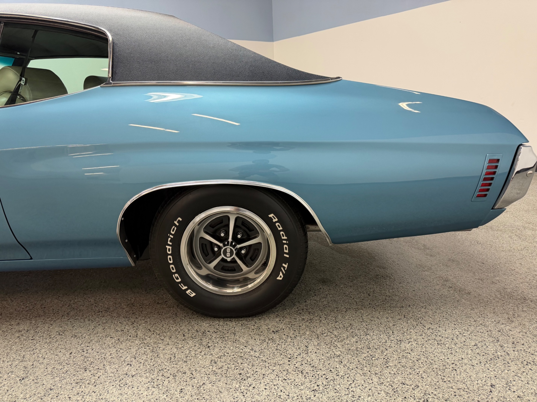 Vehicle photo 48