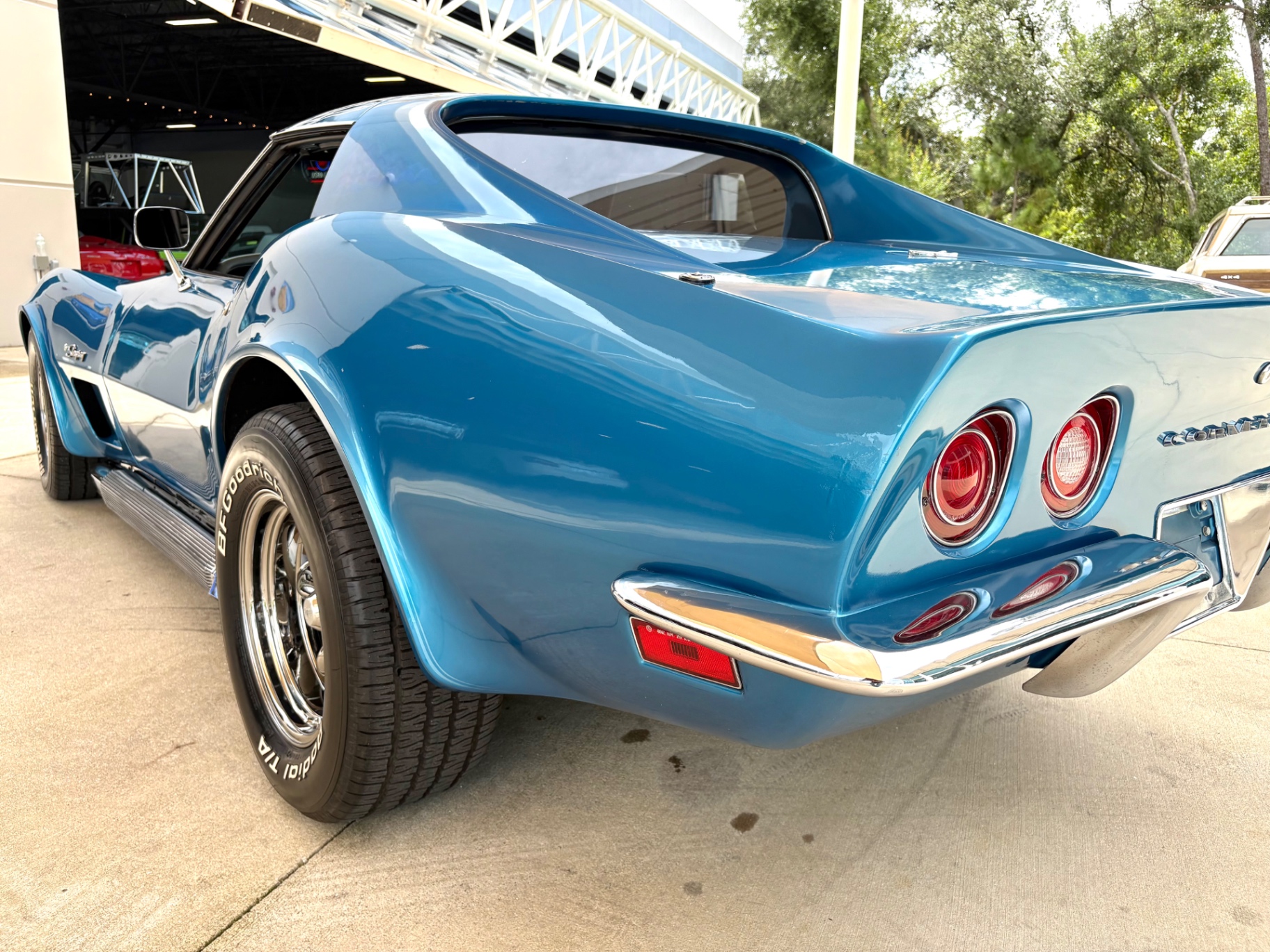 Vehicle photo 15