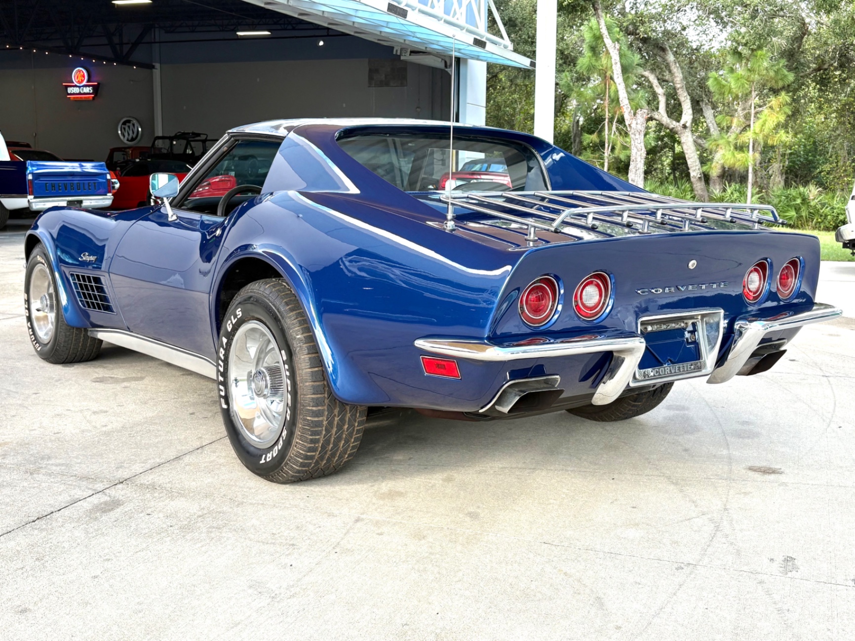 Vehicle photo 9