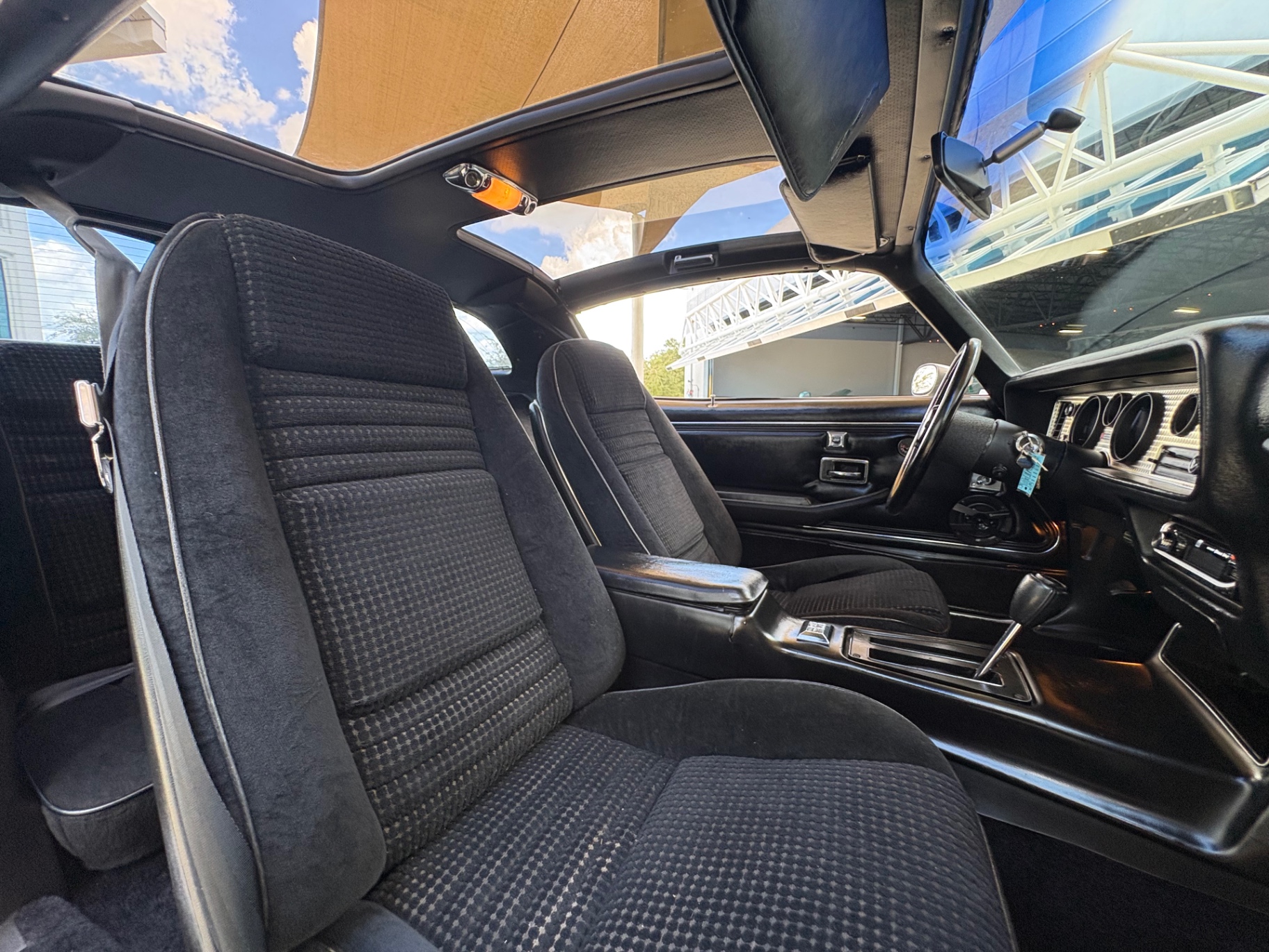 Vehicle photo 44