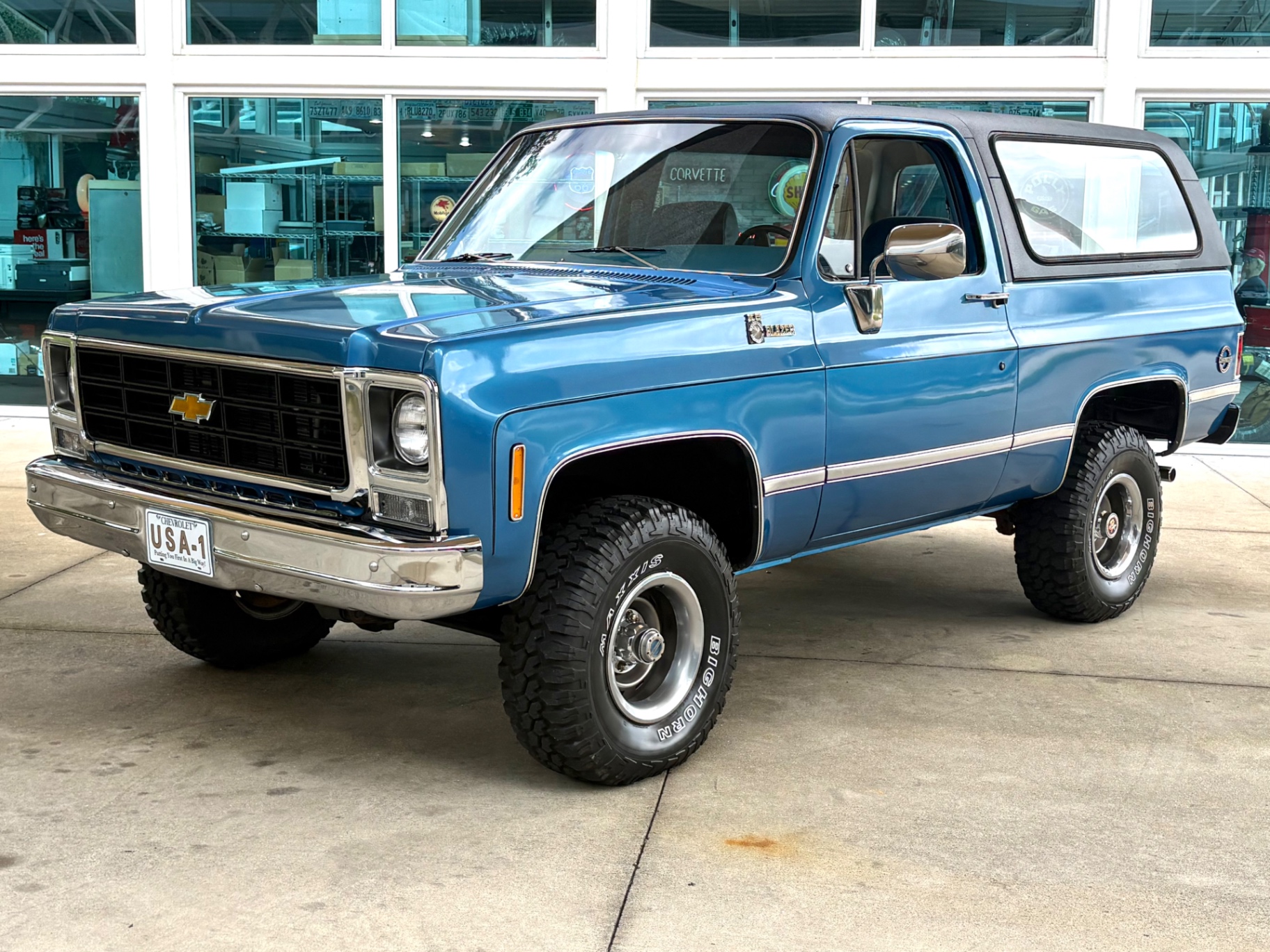 Vehicle photo 10