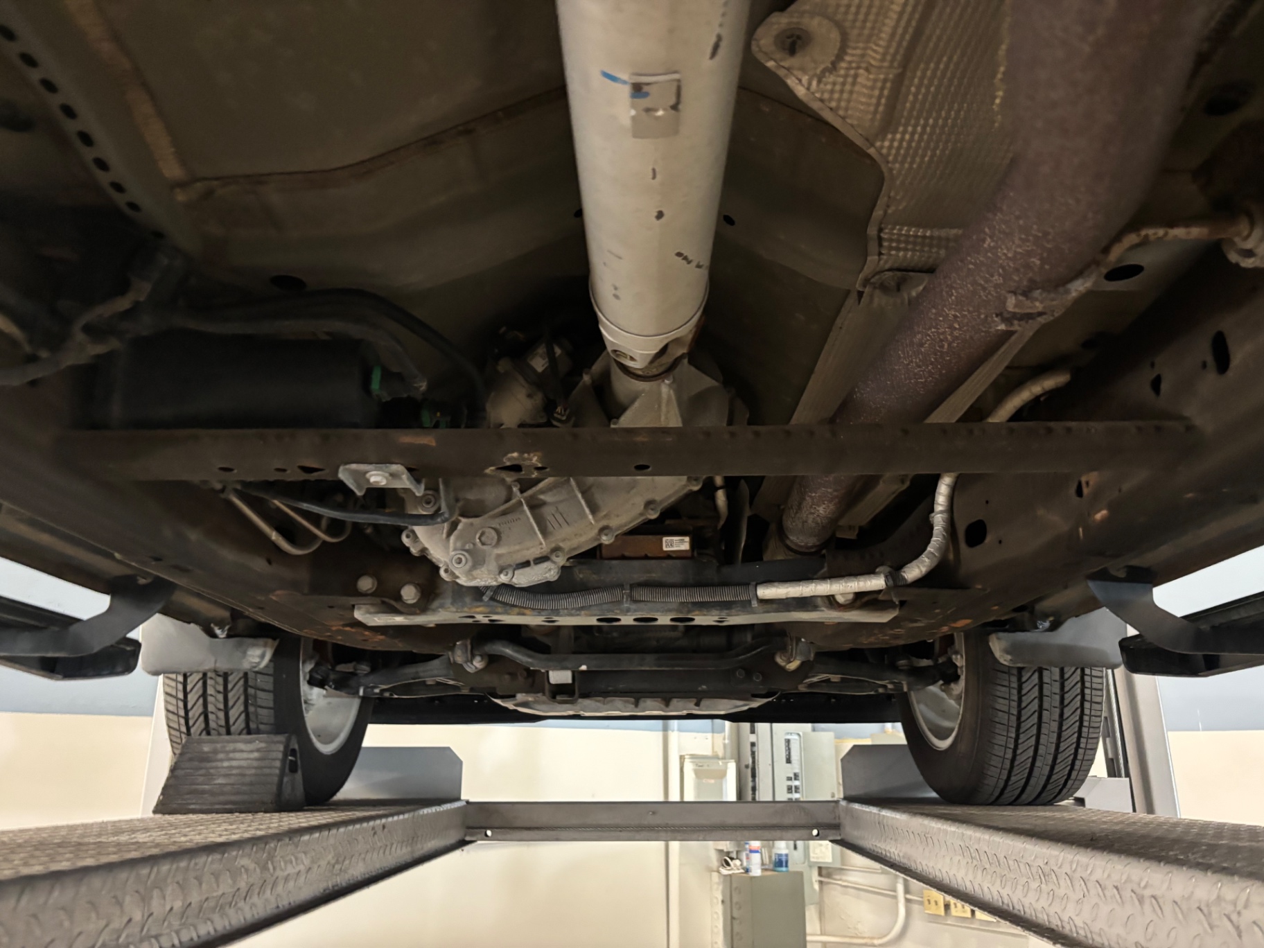Vehicle photo 34