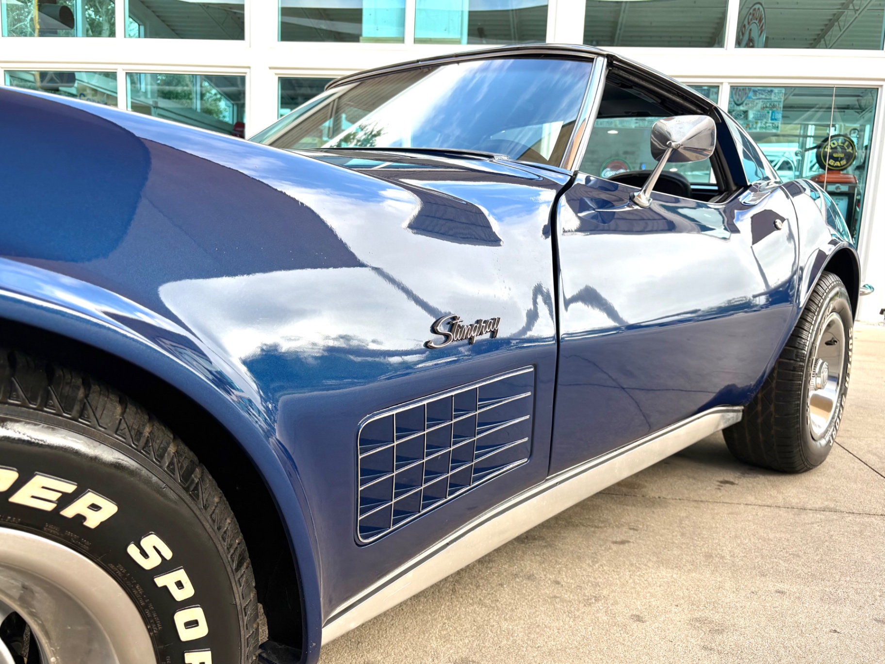Vehicle photo 13