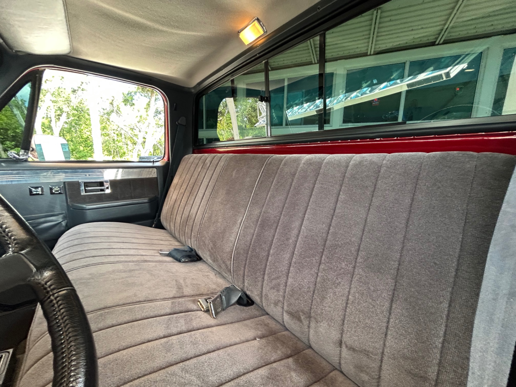 Vehicle photo 32