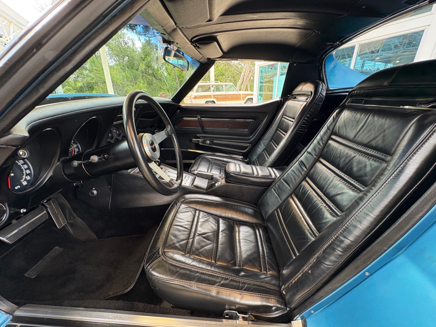 Vehicle photo 35