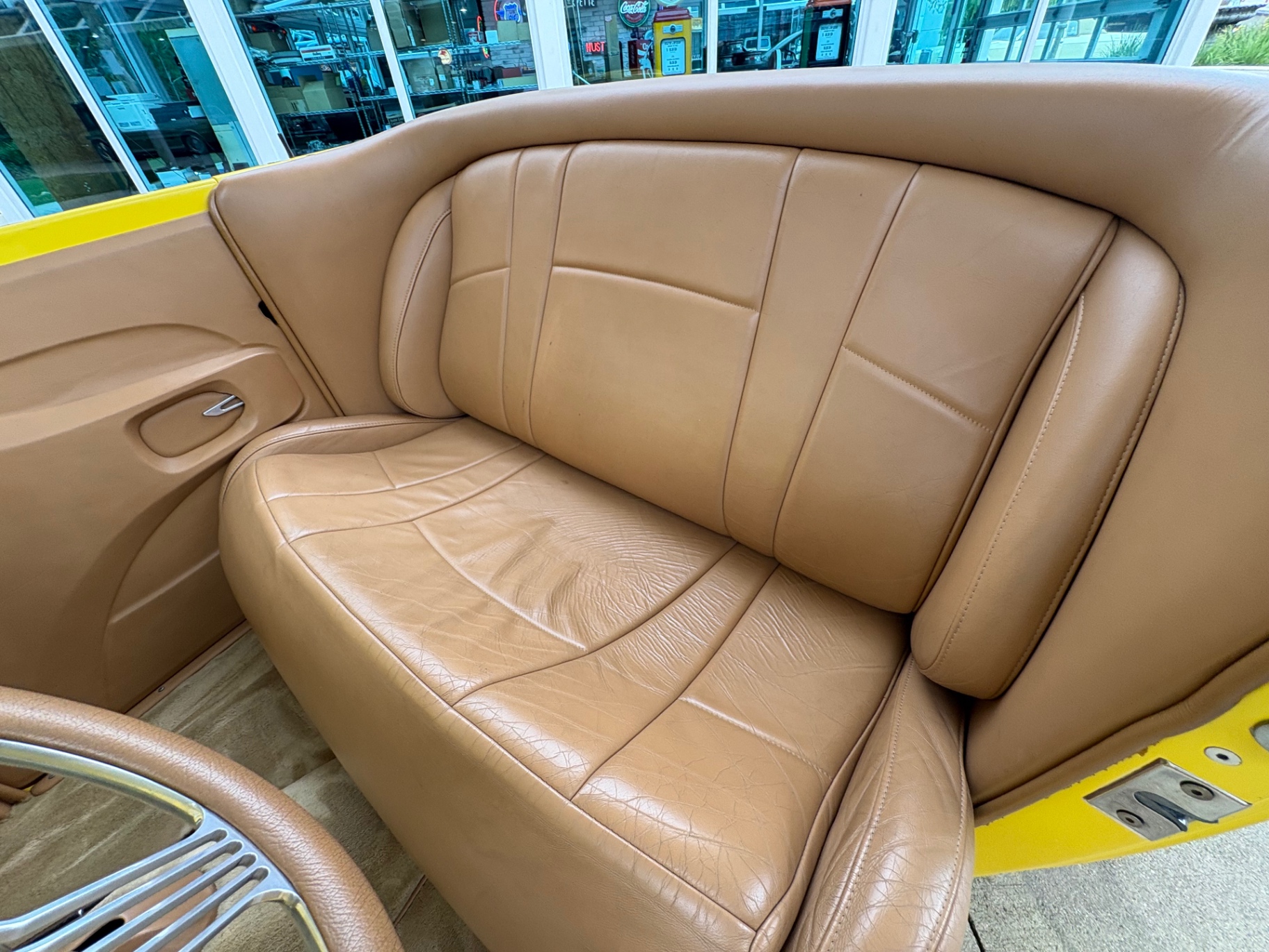 Vehicle photo 37