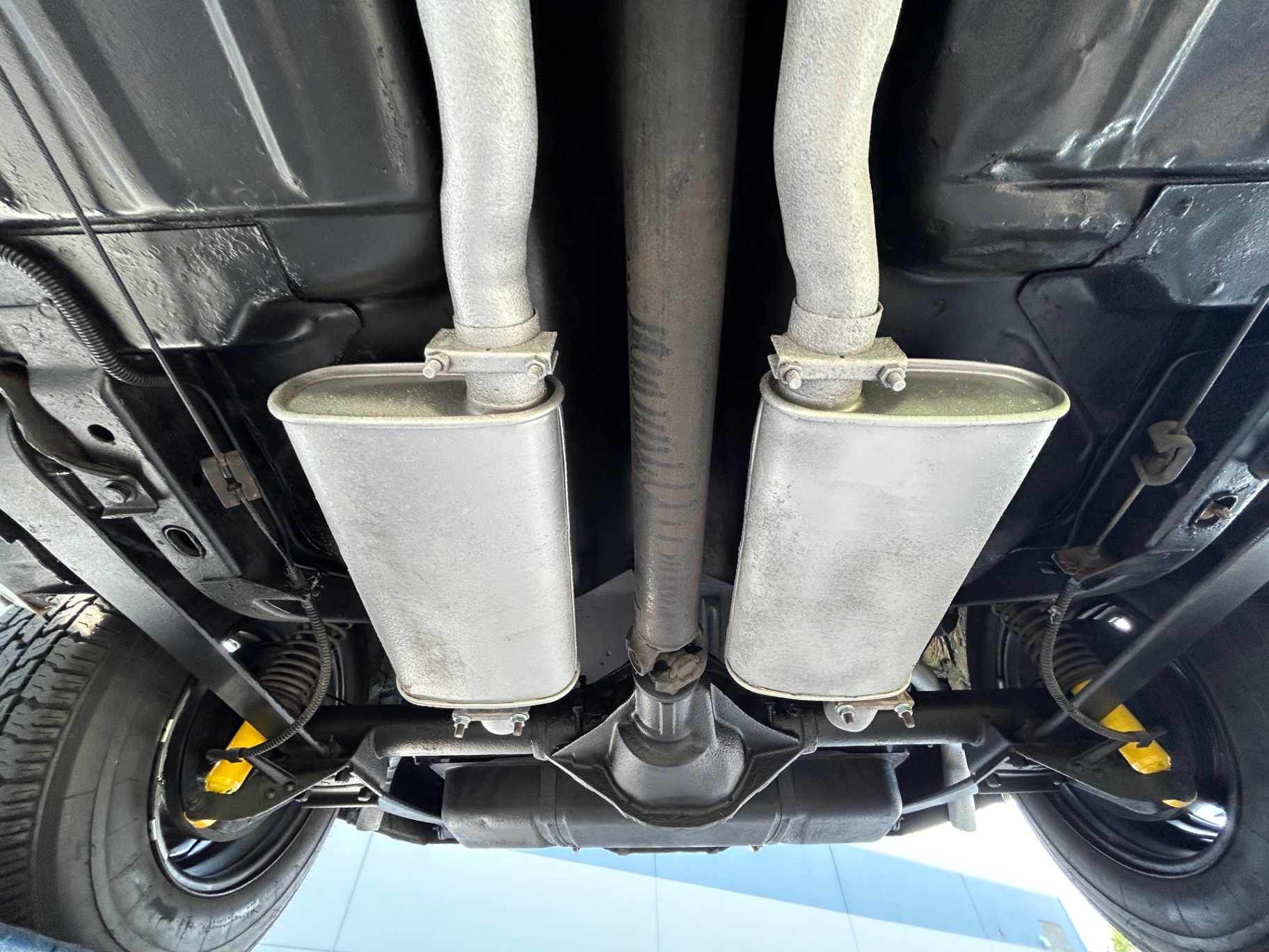 Vehicle photo 43