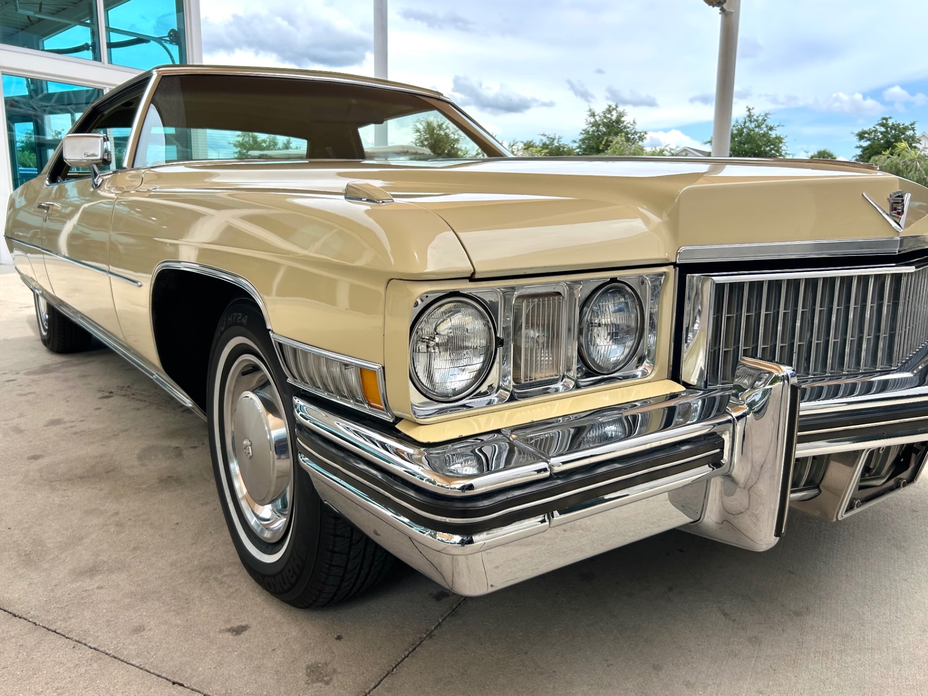 Vehicle photo 17